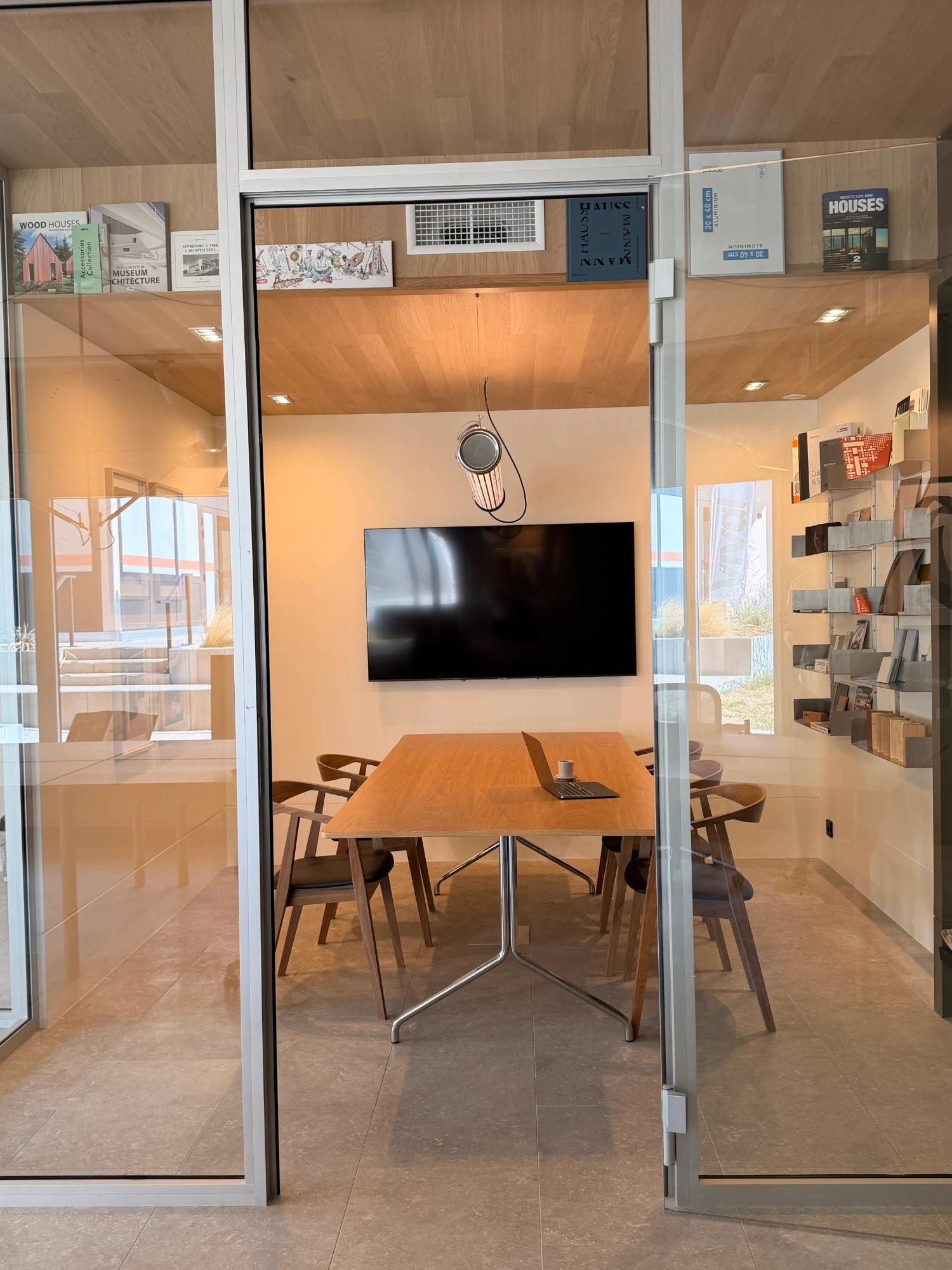 L'ATELIER, Besprechungsraum für 6 Personen, Tresserve
