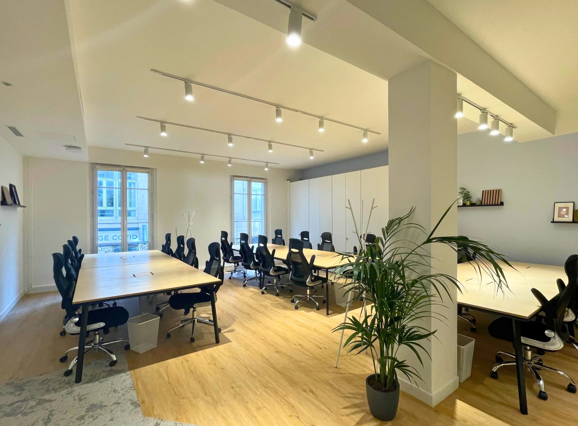 Snapdesk Le Loft Europe , Bureau opéré - 30 postes, Paris 9e