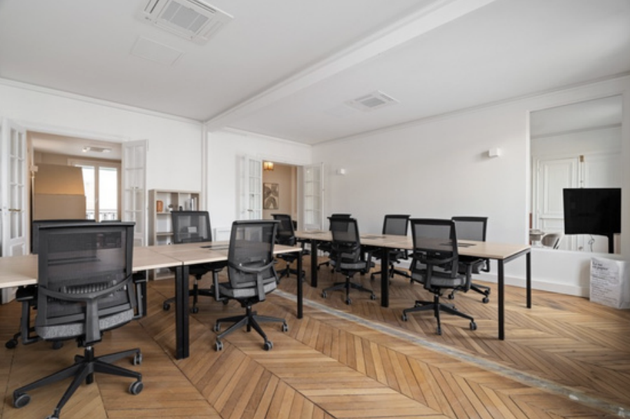 Loki 15 Carnot , Bureau opéré - RDC - 28 postes , Paris 17e