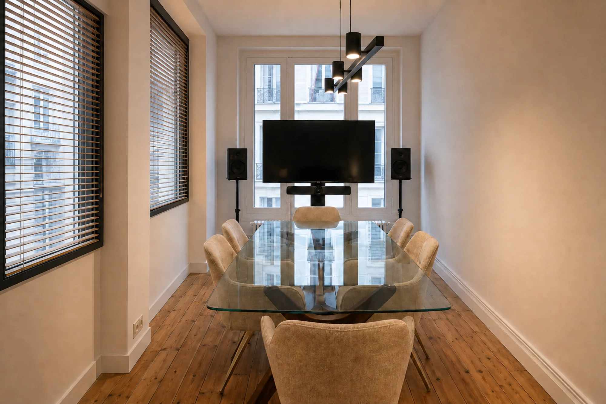 Bureaux Faubourg Poissonnière, Salle de réunion 8 personnes, Paris 10e