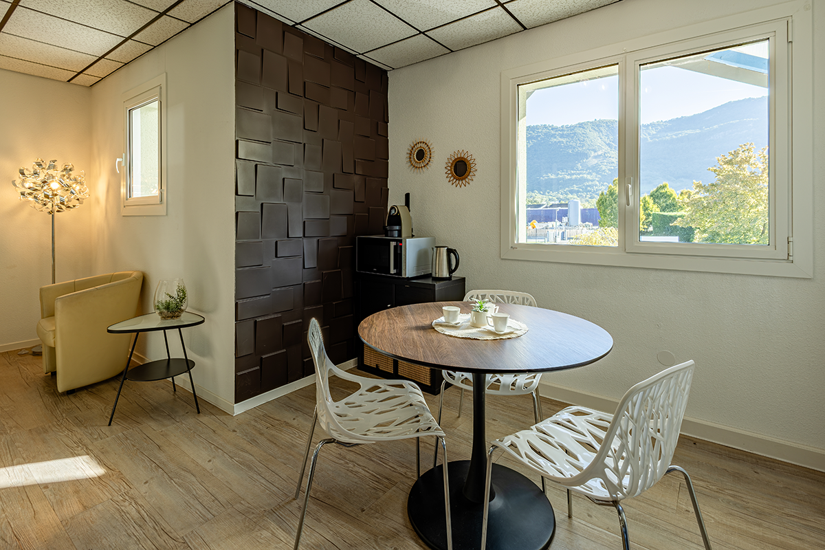 Centre d'affaires DOM Co-work, Cuisine, Challes les Eaux