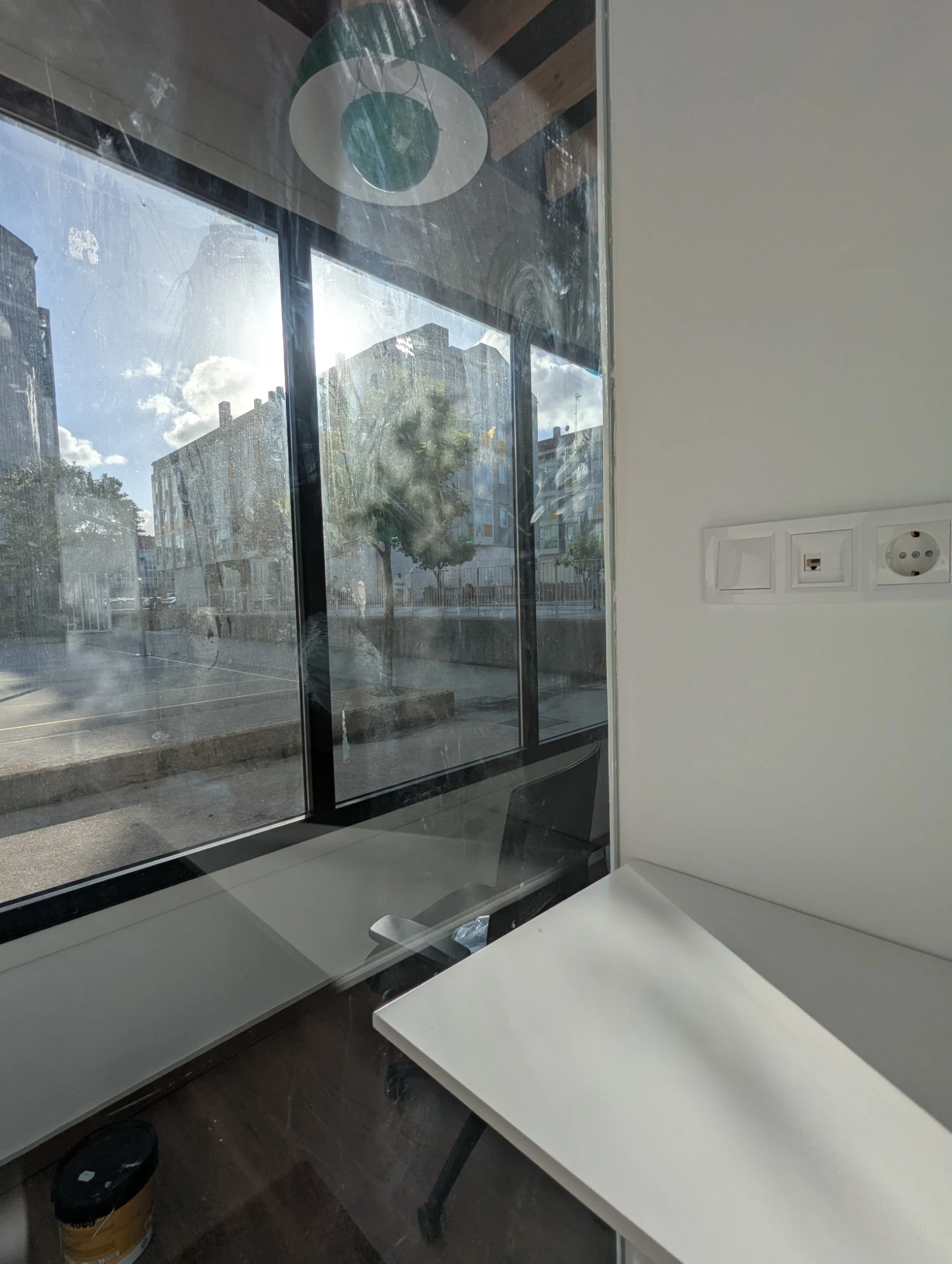 Coworking Planeta Namec, Phone booth, Bertamiráns