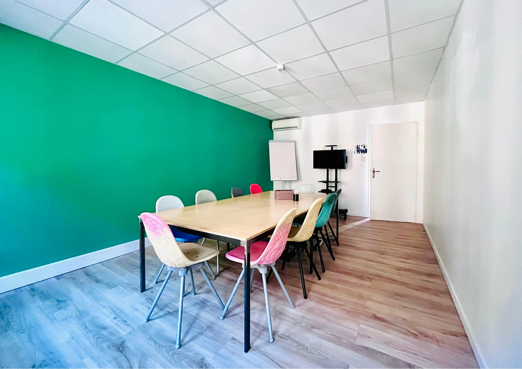 Salle de réunion 8 pax — Hiptown Vieux-Port