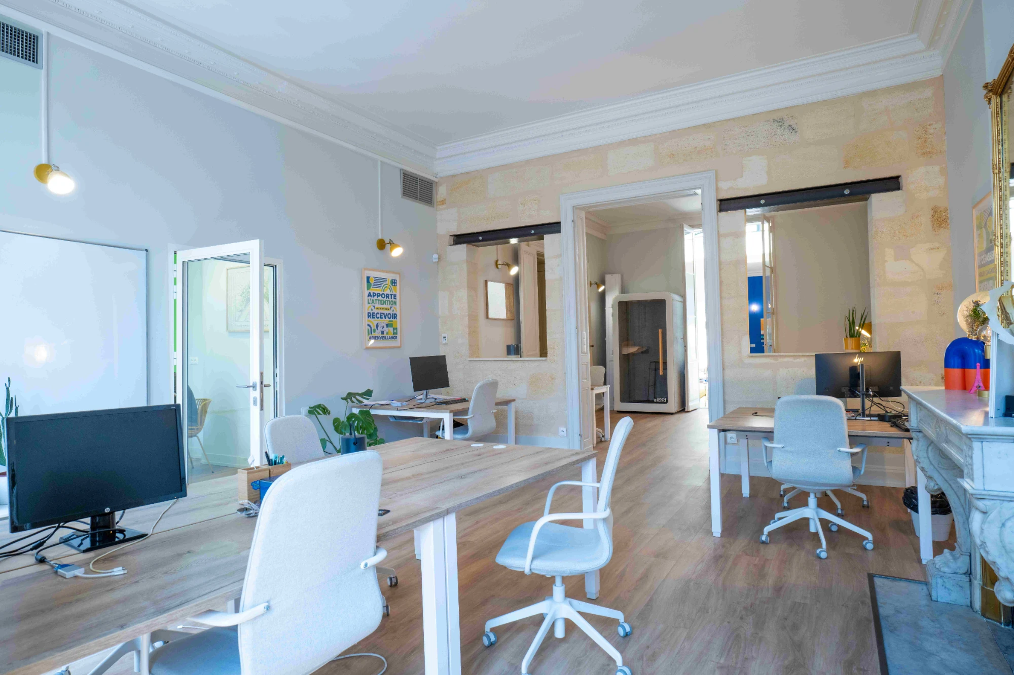 Sora Saint Louis, Espace de 130 m² - 12 postes, Bordeaux