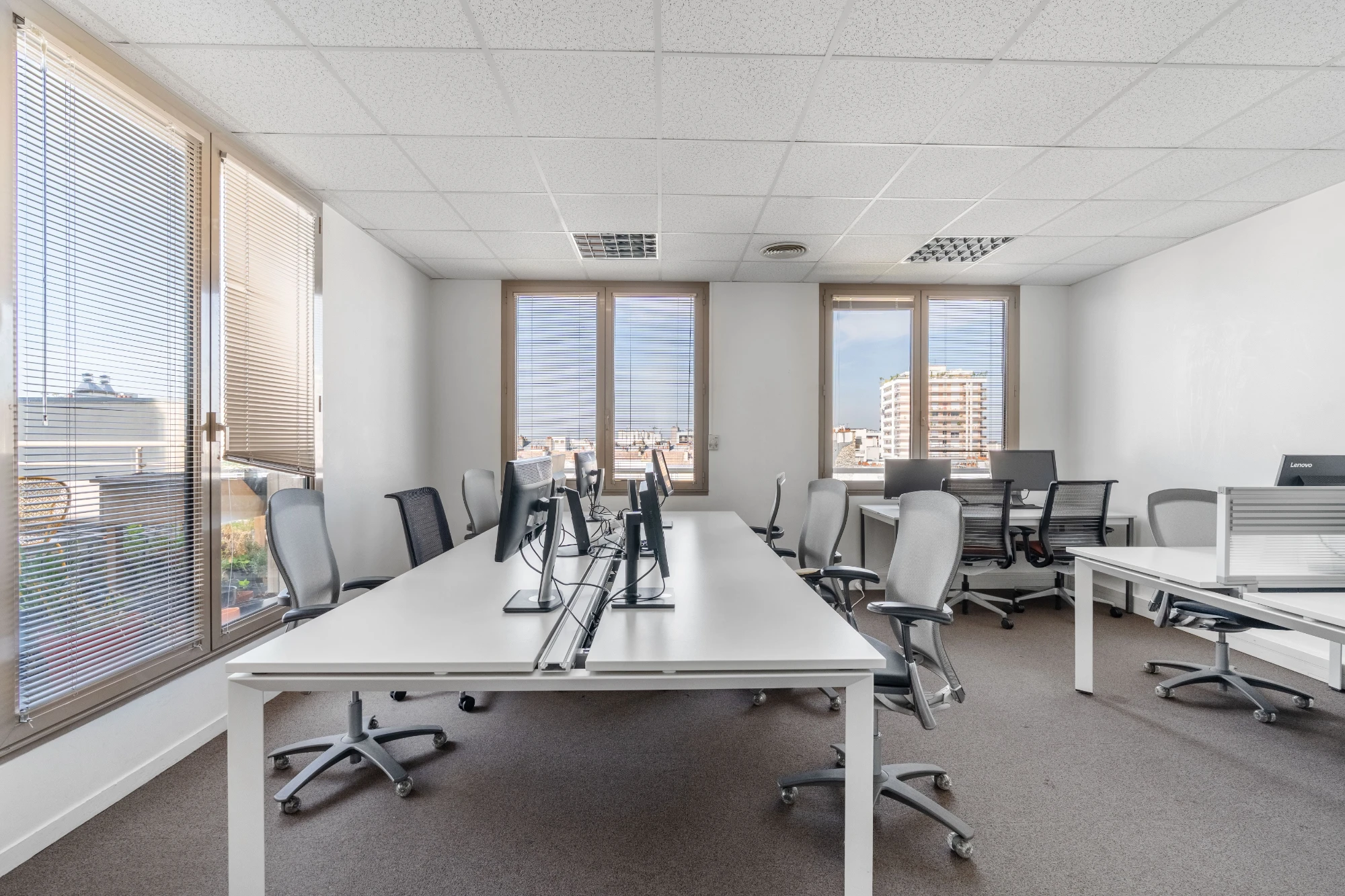 Sora Dumas, Espace de 170 m² - 26 postes, Paris 11e