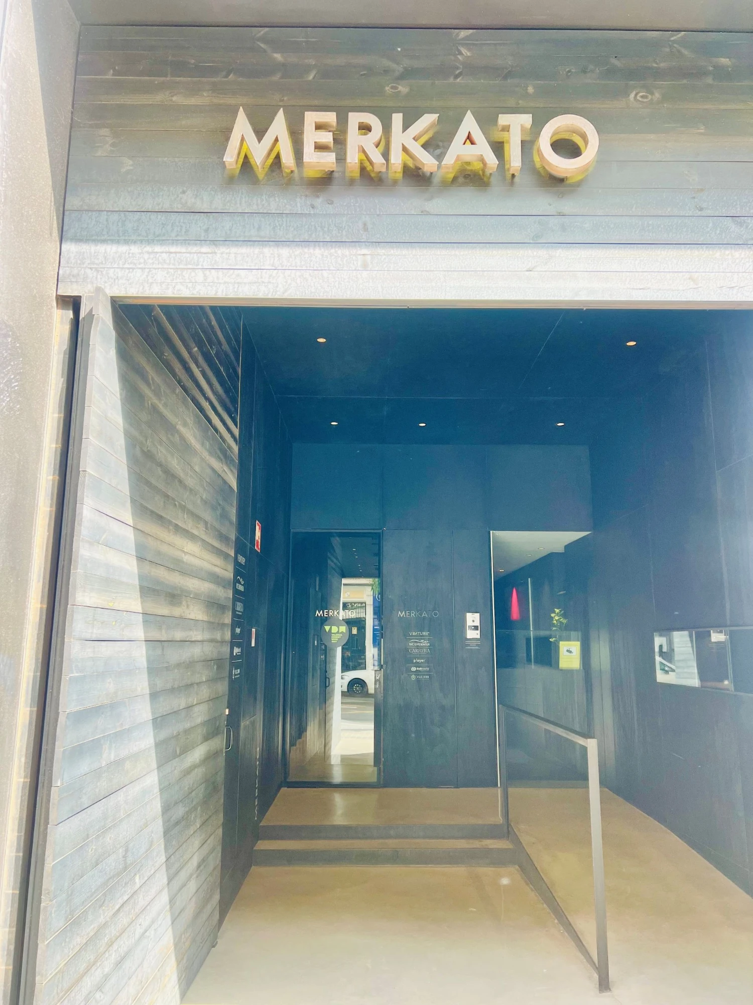 Espacio Merkato Hub, Façade, Valence