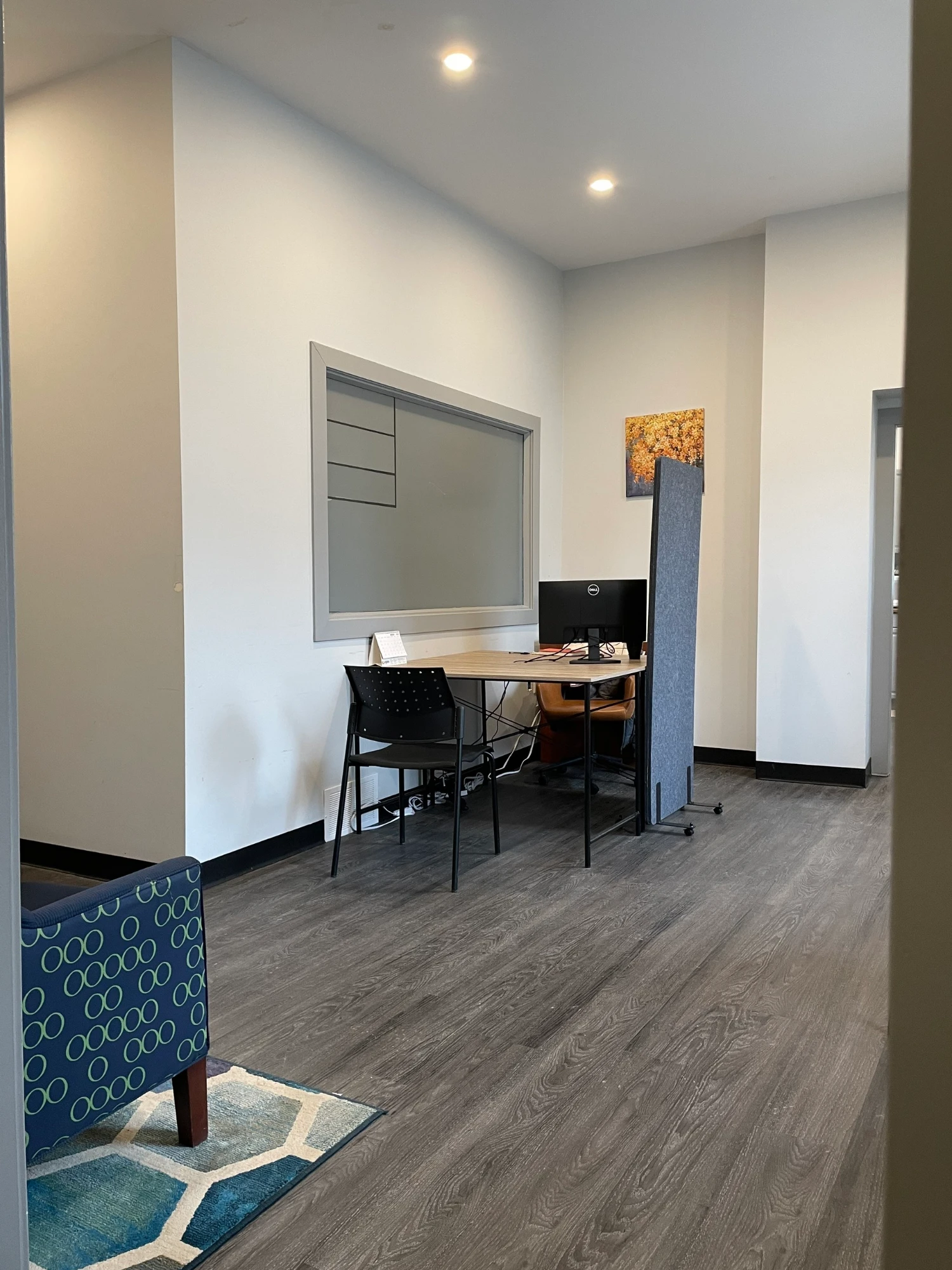 888 Business Center, Hot desk in open space, Winnipeg, MB