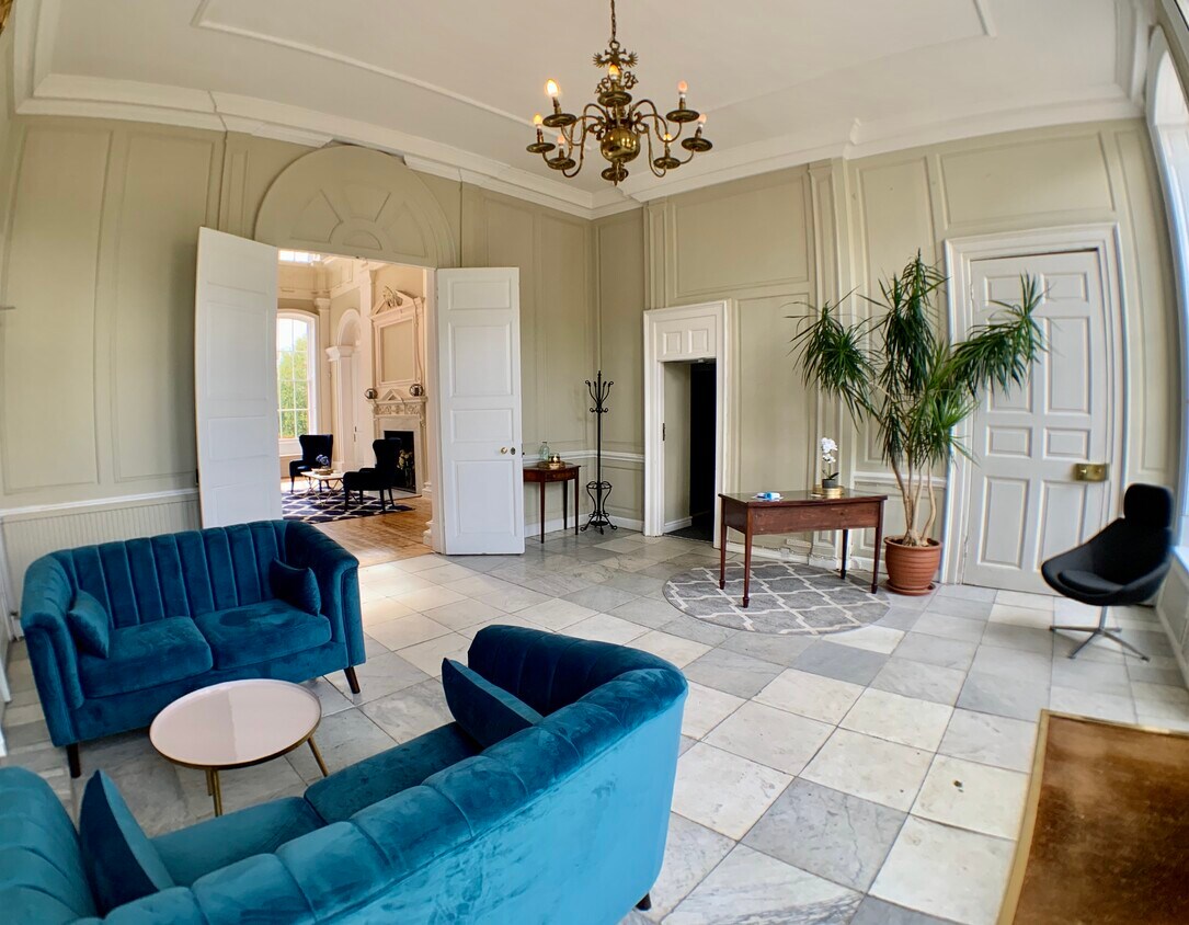 Marlow Place, Lounge, Marlow