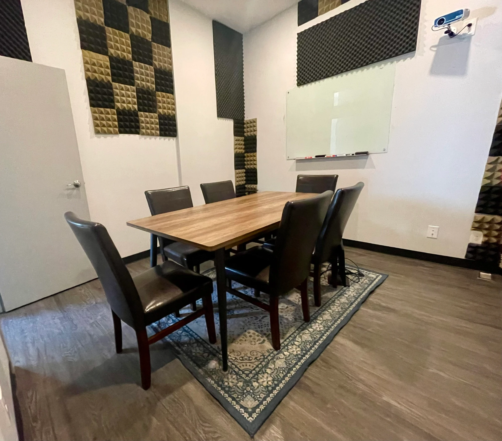888 Business Center, Meeting room 6 people, Winnipeg, MB