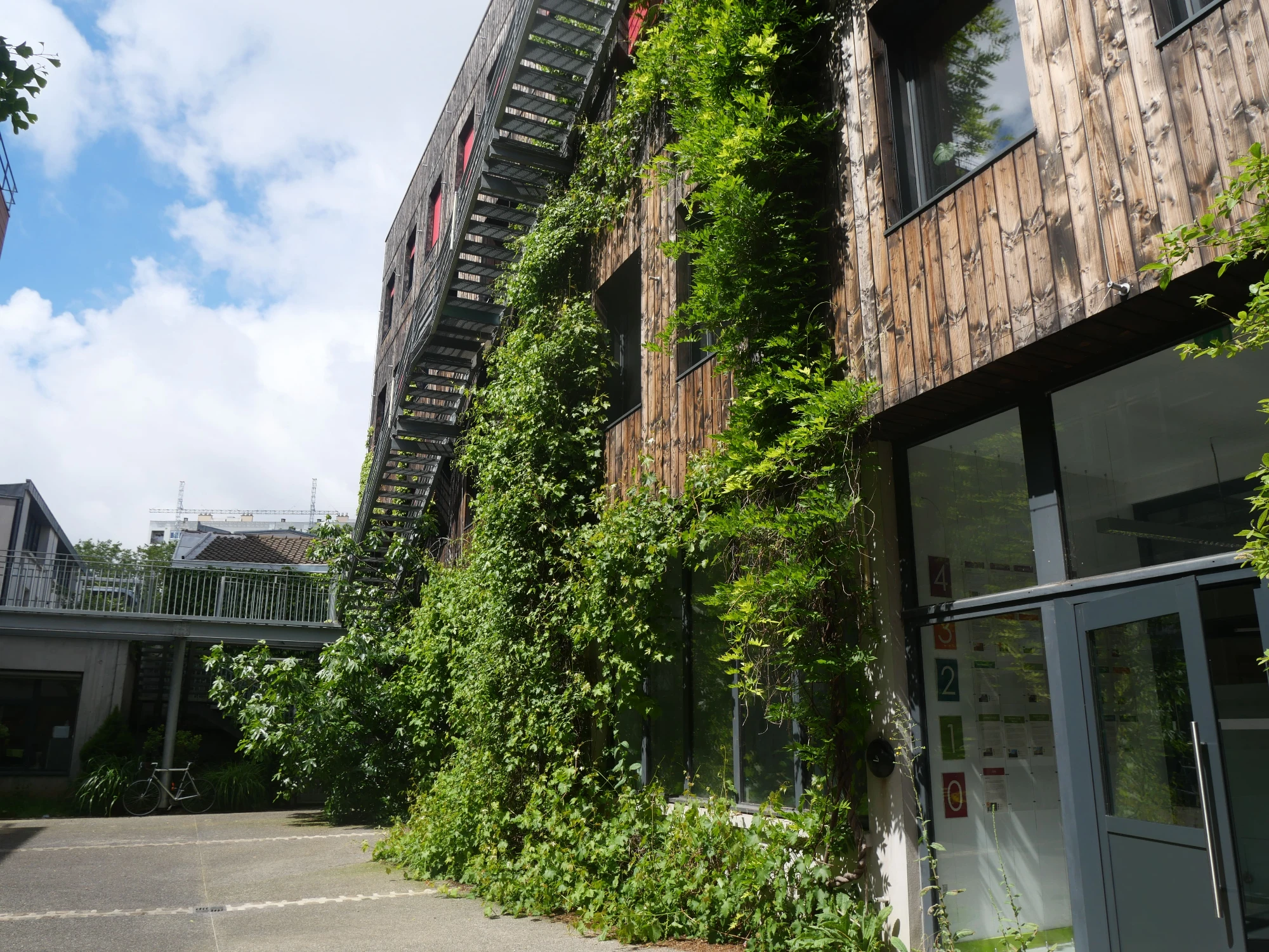 MUNDO-M, Façade, Montreuil