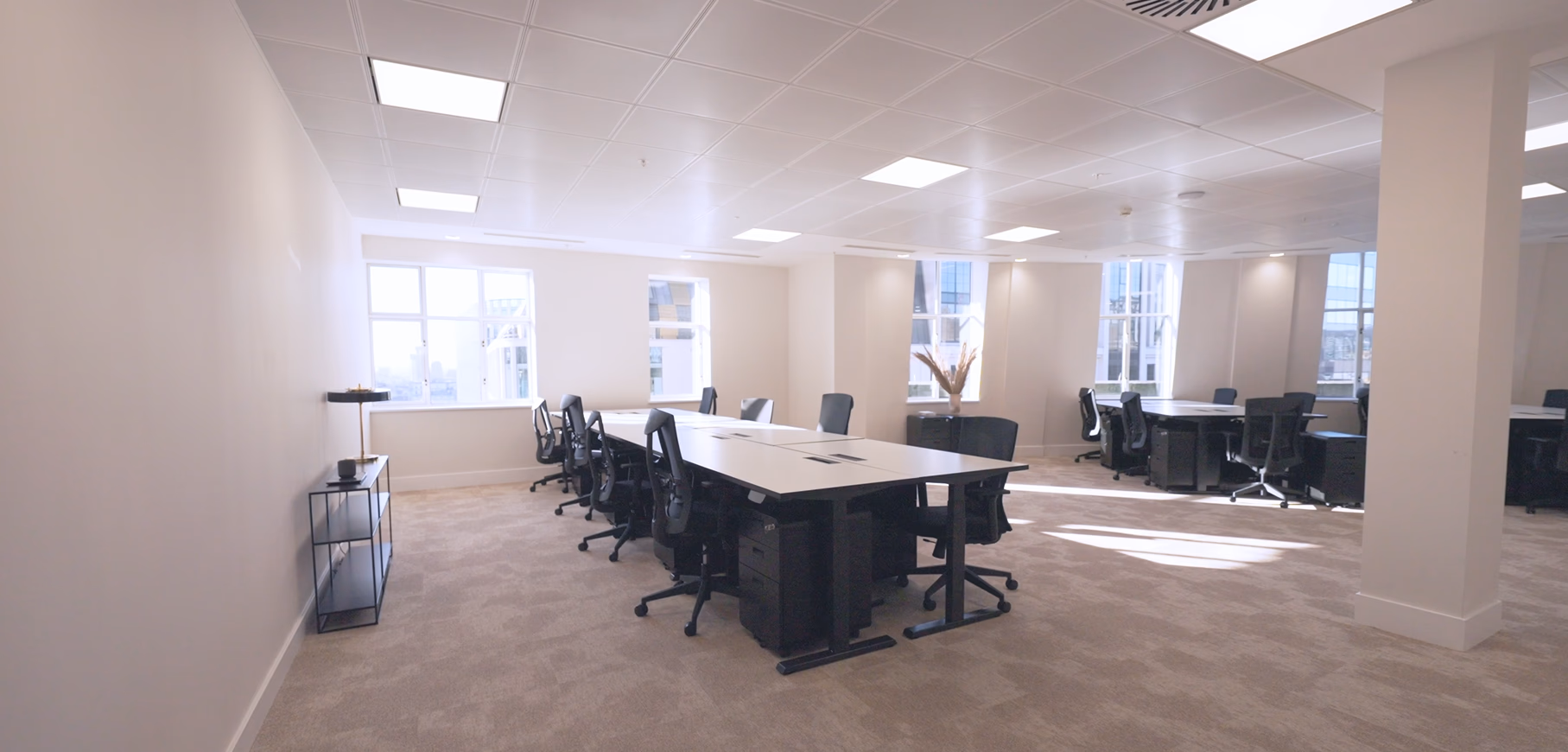 Halkin - 68 King William Street, Office 7.04 - 4 desks, Londres
