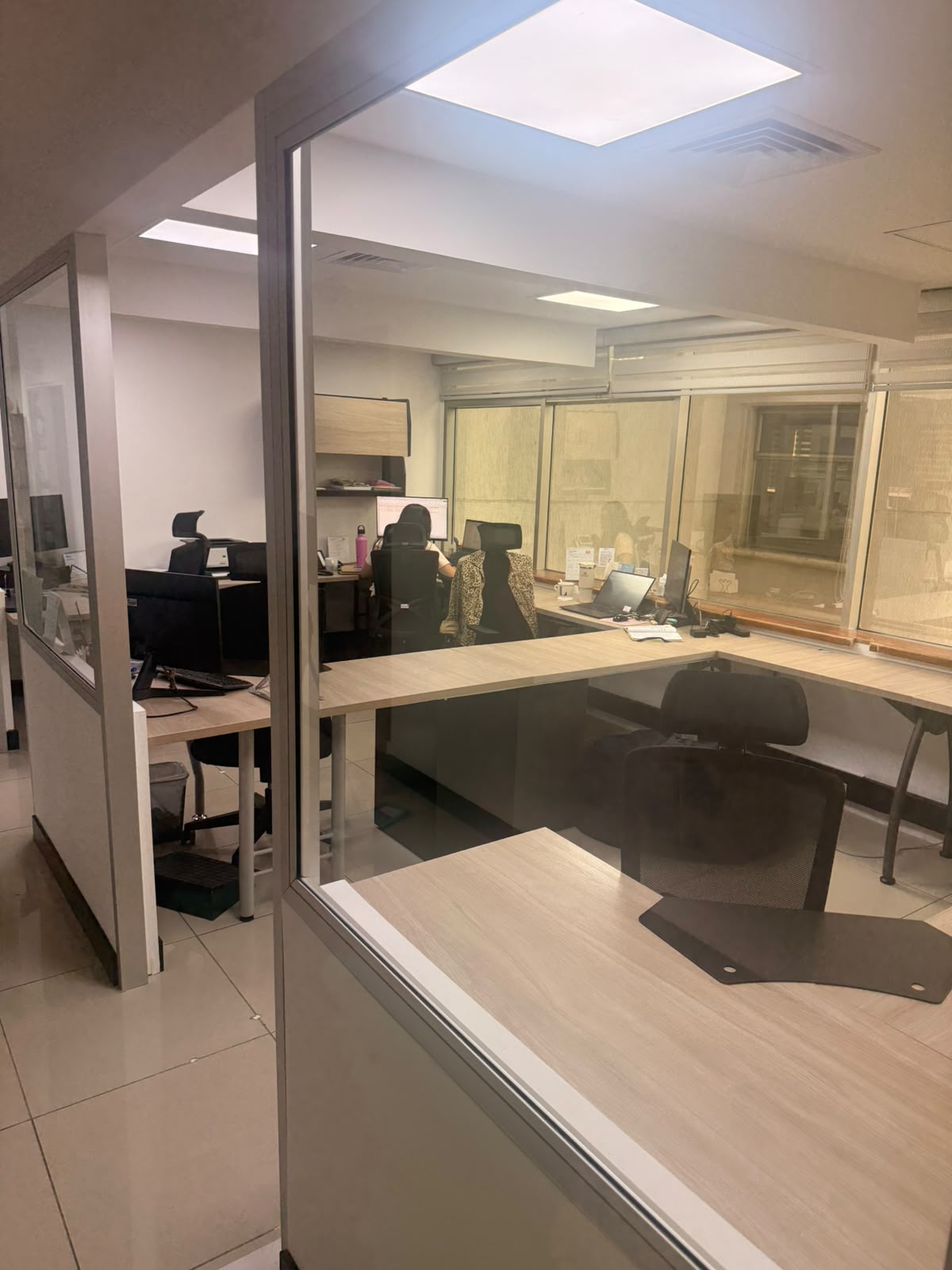 Oficina 907, Private office, 3 desks, Medellín