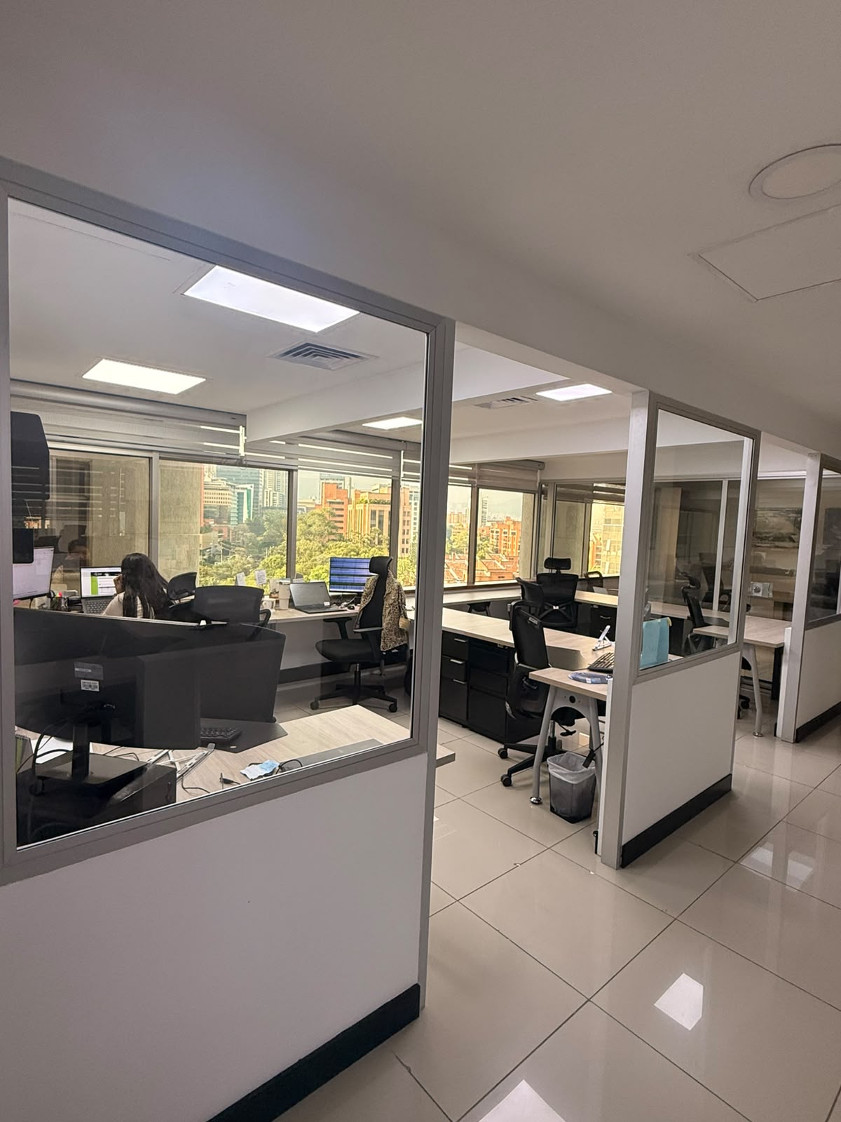 Oficina 907, Private office, 3 desks, Medellín