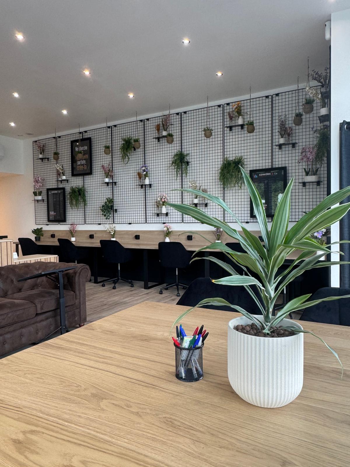 Cowork & Co, Poste fixe, Saint-Maximin