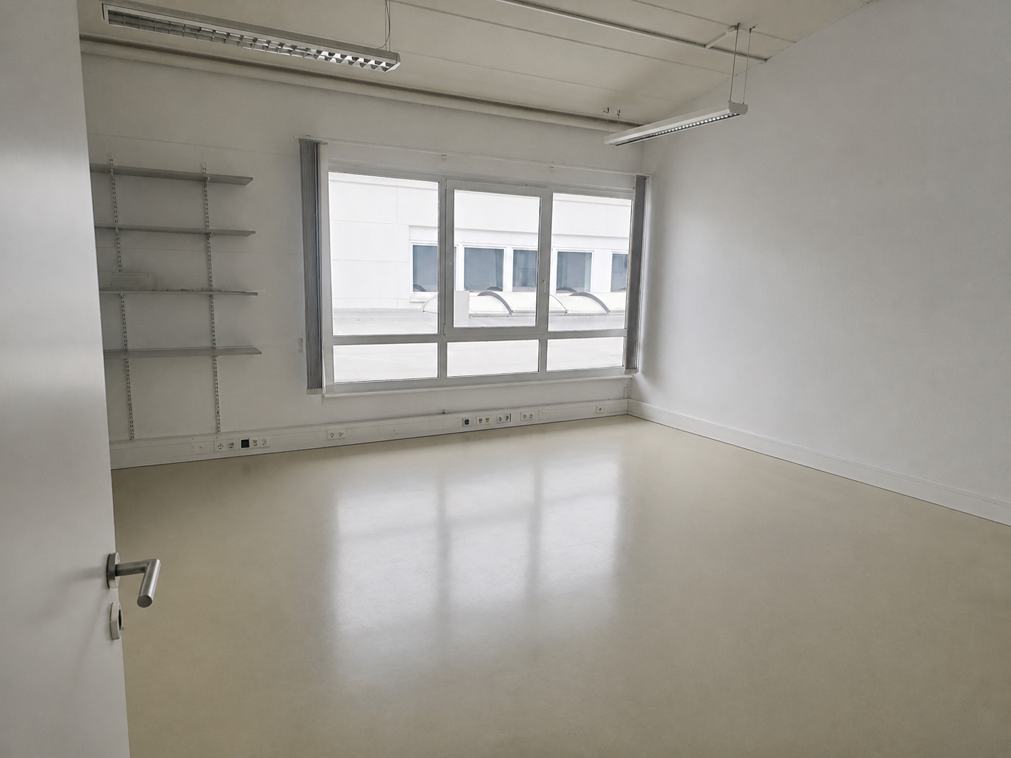 Business Center Tempelsweg, Privatbüro mit ESD-Boden – weitere Flächen verfügbar, Tönisvorst