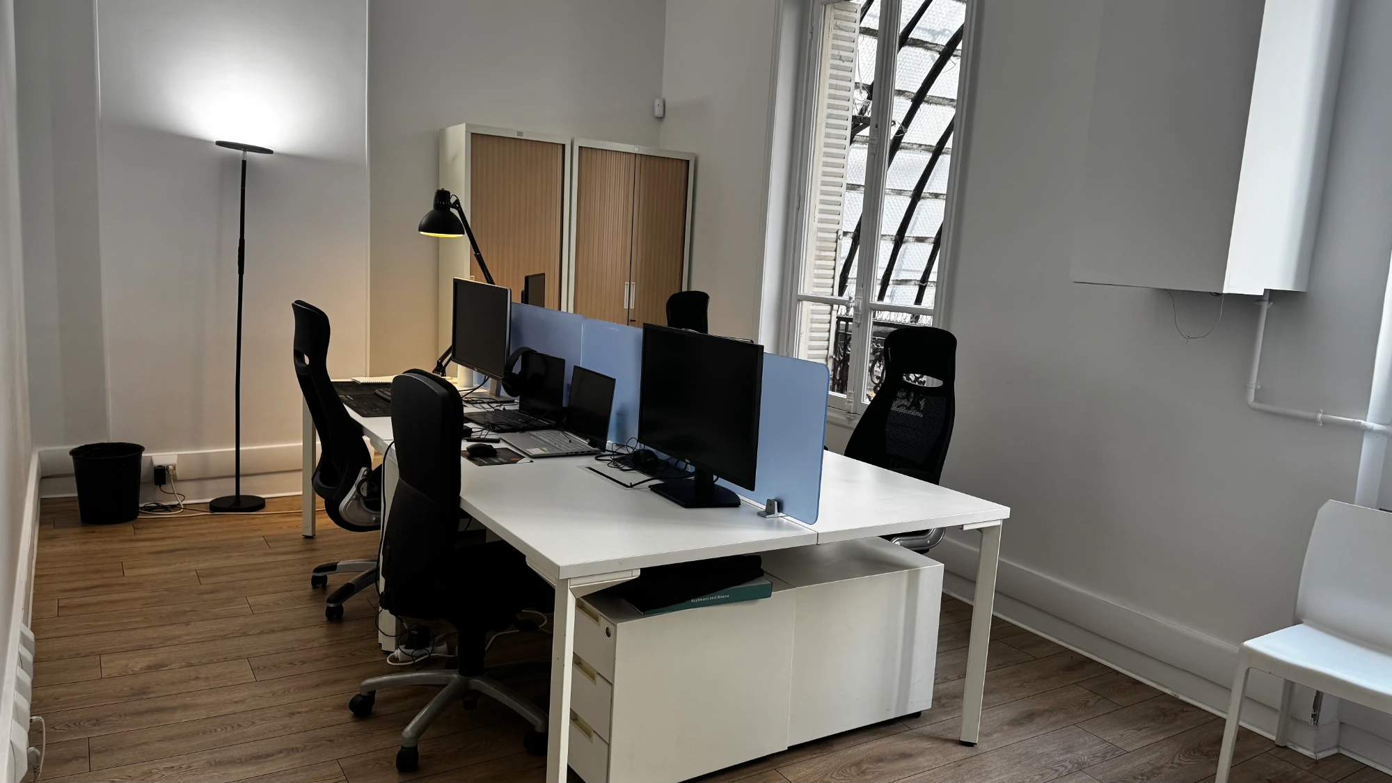 République, Private office, 4 desks, Paris 3e
