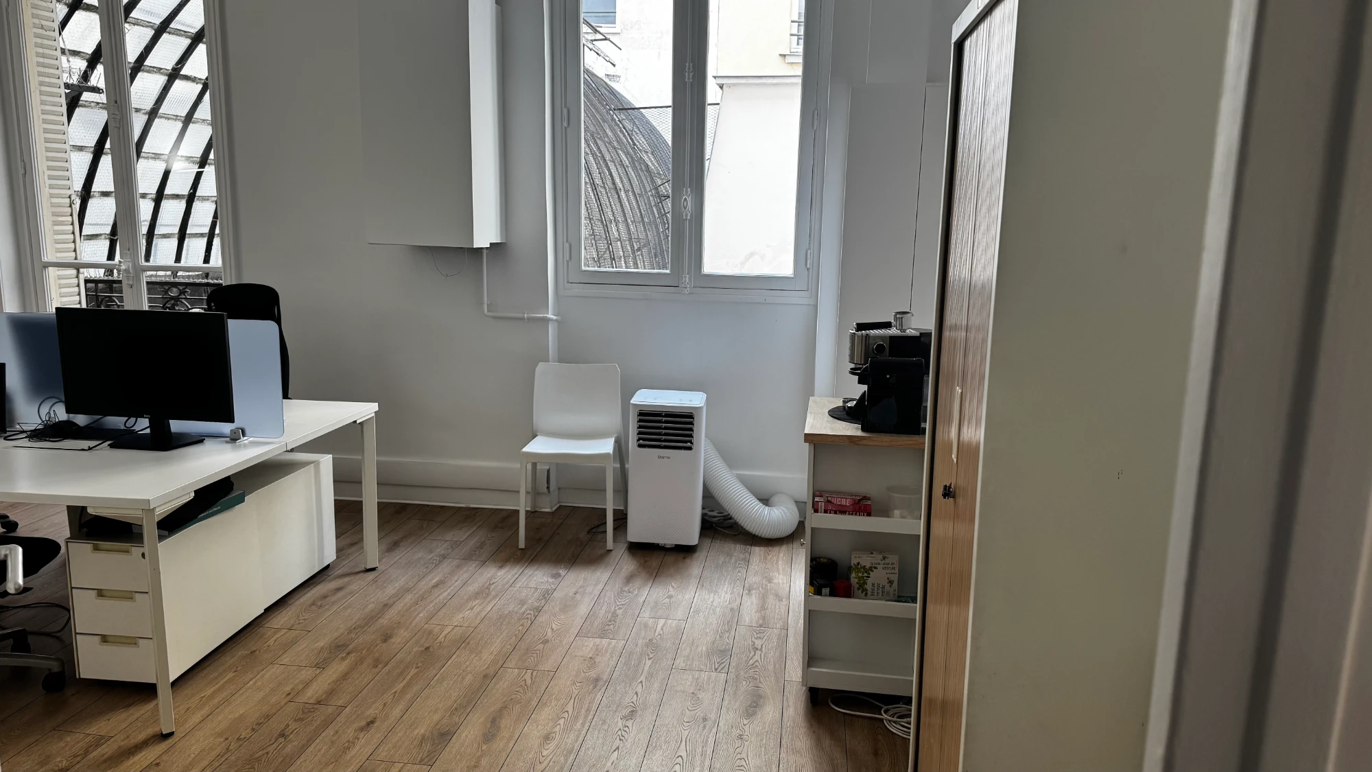 République, Private office, 2 desks, Paris 3e