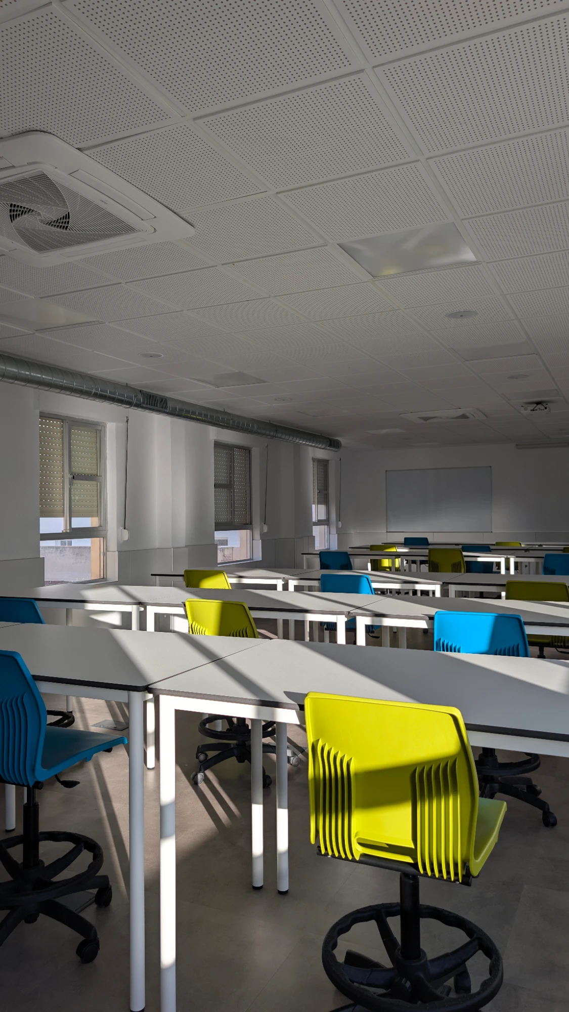 AULAS COLEGIO Mª AUXILIADORA, Sala Multifuncional grande, Cadix
