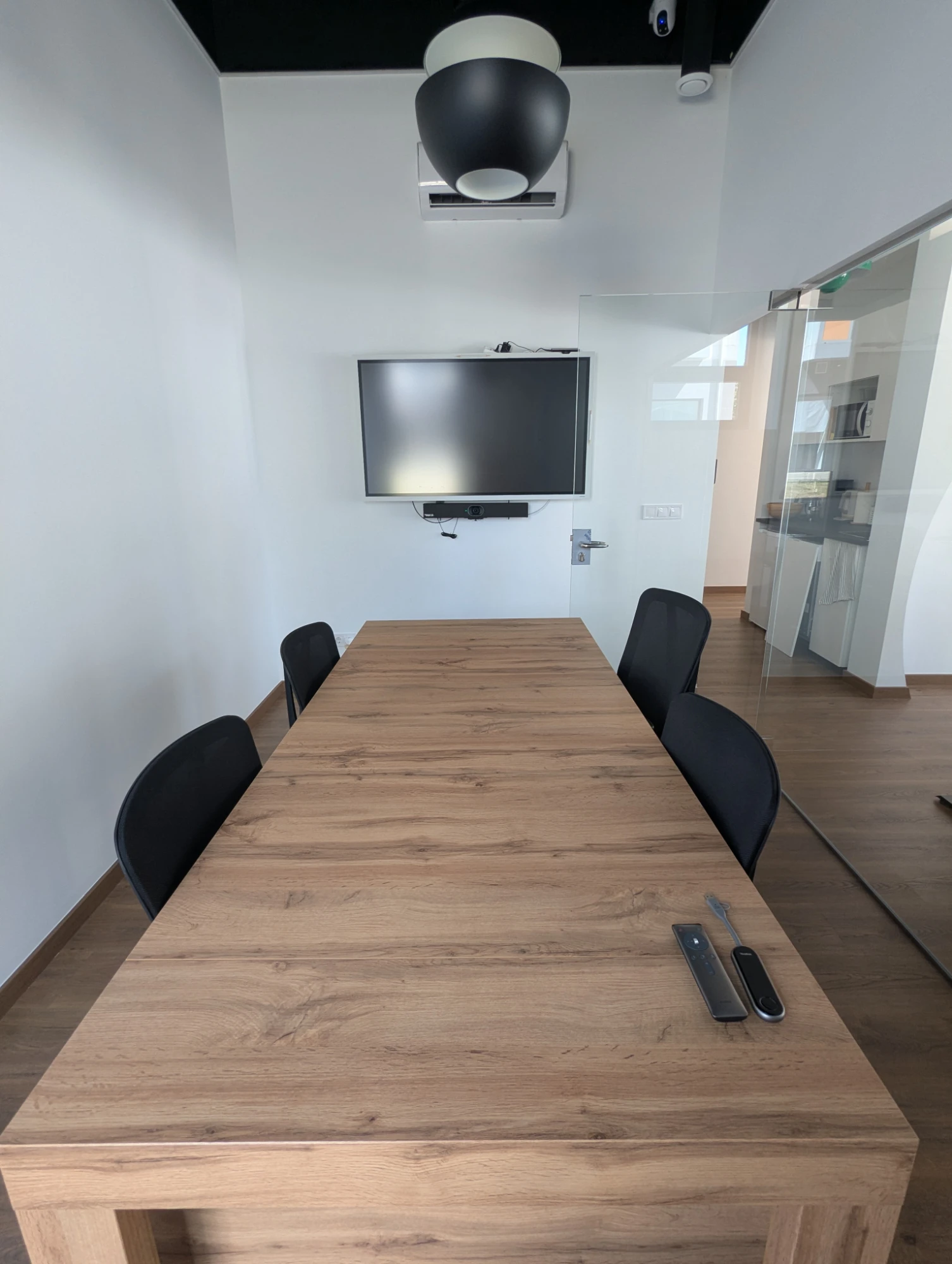 Coworking Planeta Namec, Sala de reuniones 6 personas, Bertamiráns