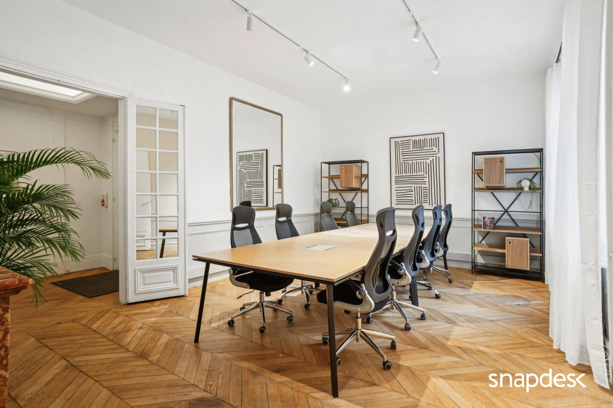 Snapdesk Le Courcelles , Meeting room for 8 people, Paris 17e