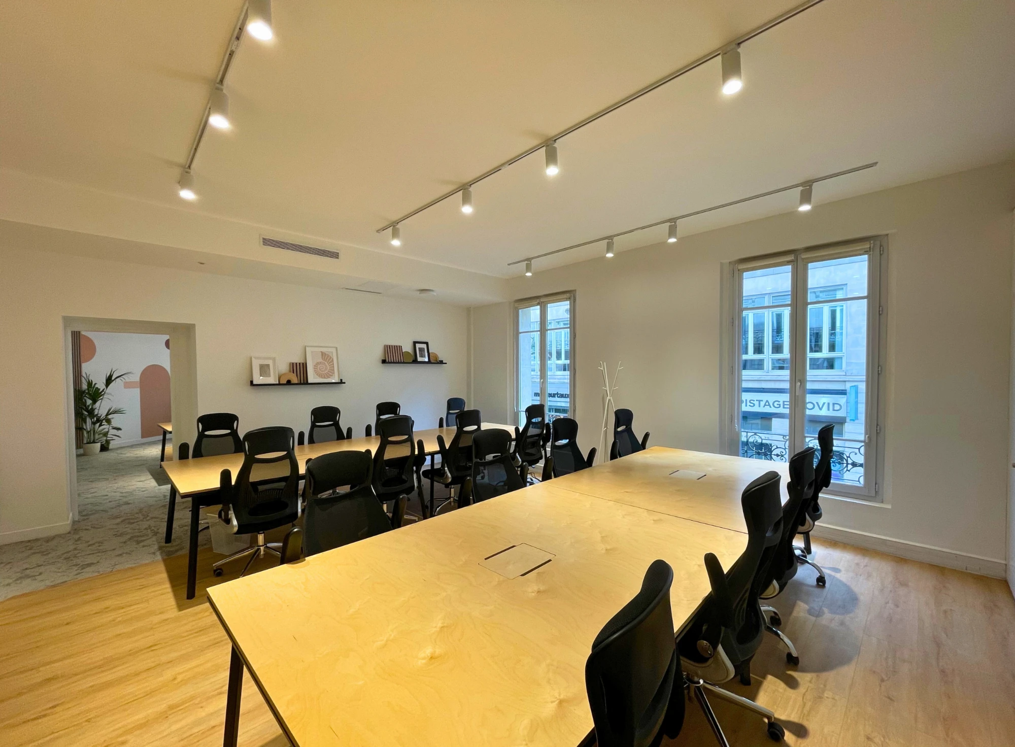 Snapdesk Le Loft Europe , Open-plan office, Paris 9e