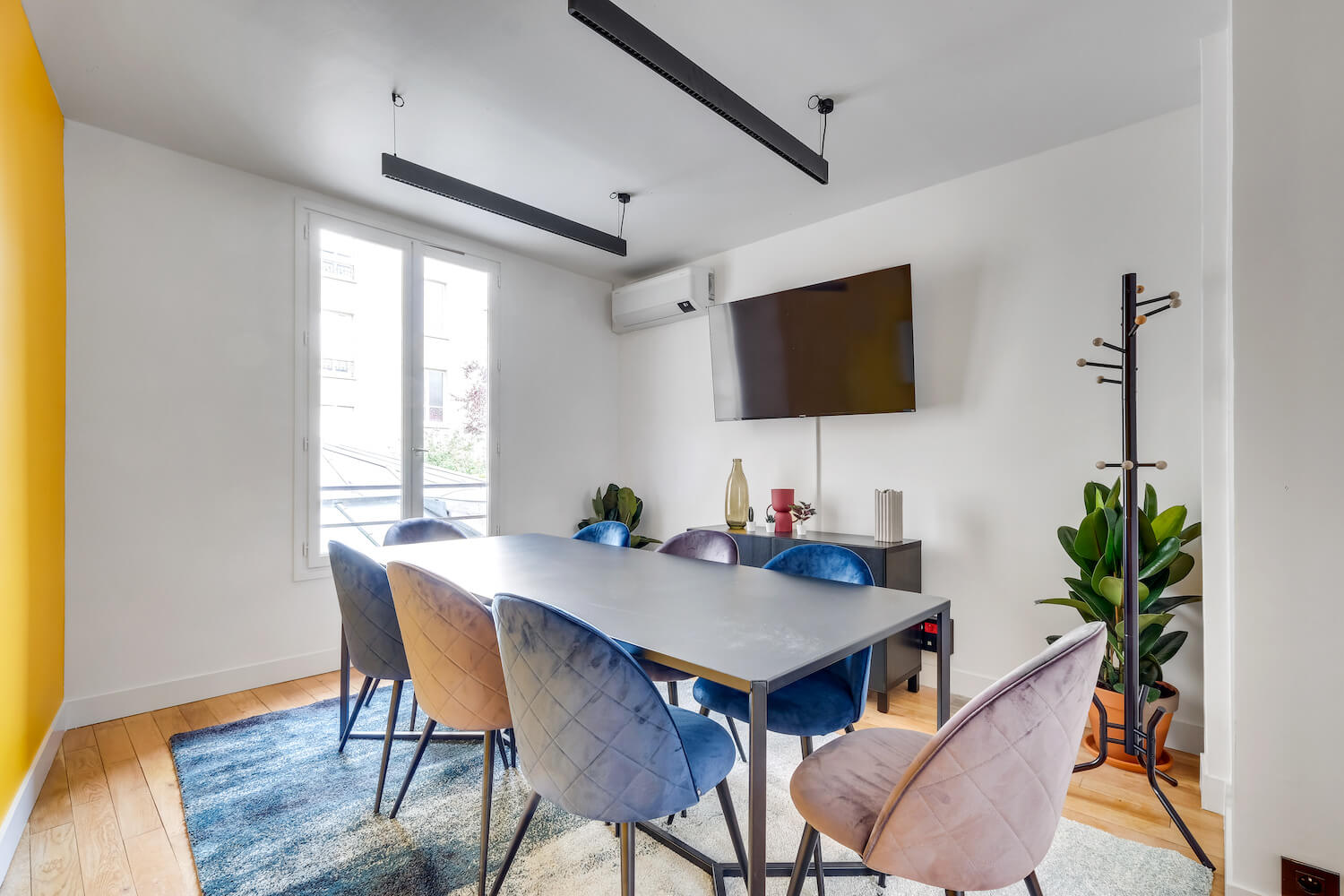 Snapdesk La Maison Bastille , Meeting room for 7 people, Paris 2e