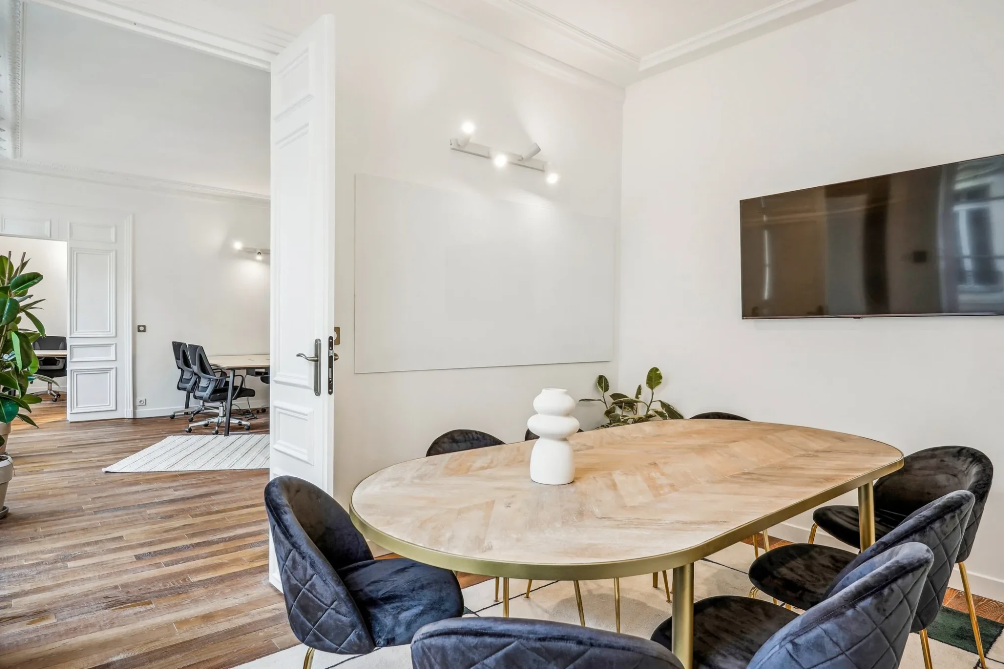 Snapdesk Les Petites Écuries, Meeting room for 8 people, Paris 10e