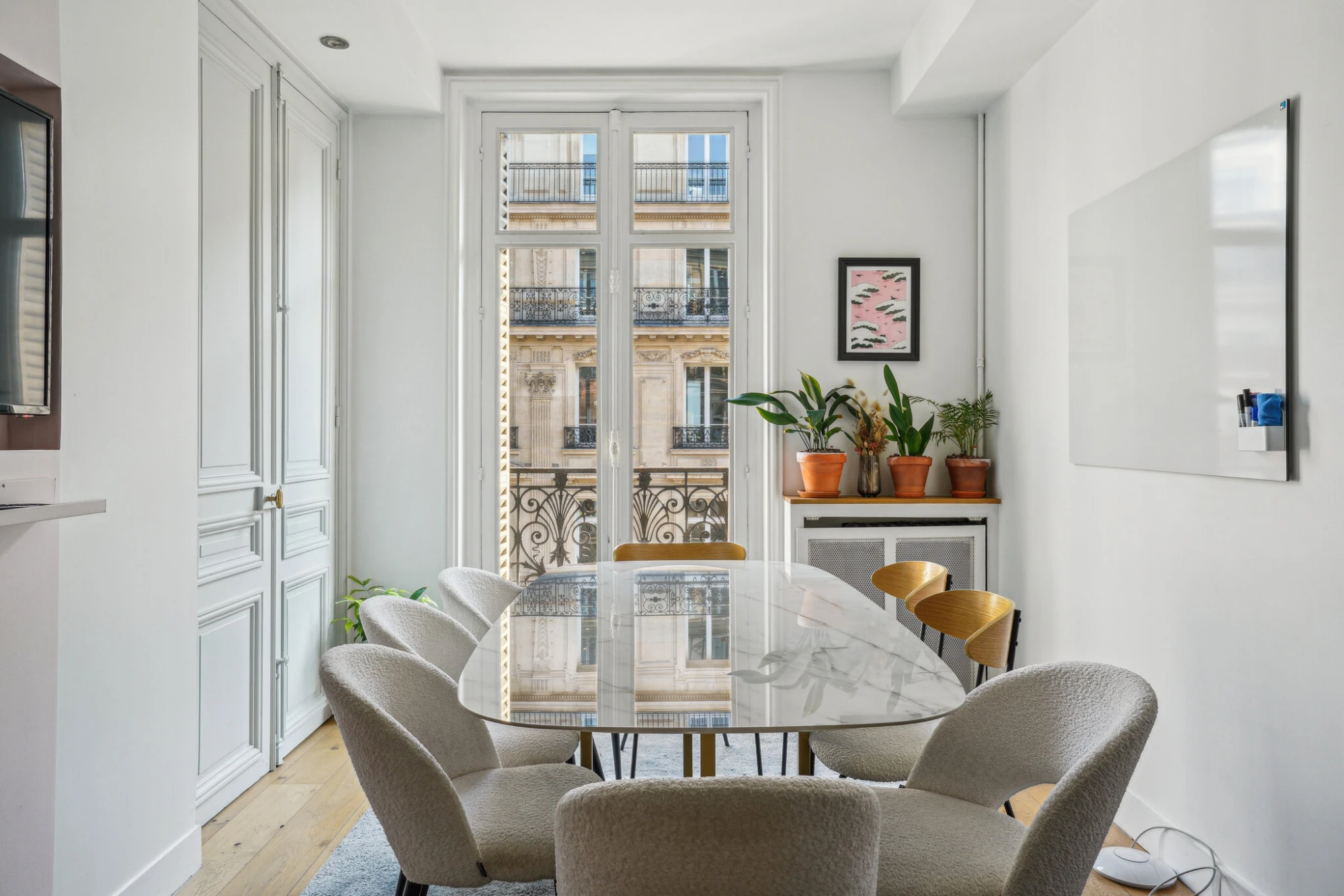Snapdesk Le Quatre Septembre, Meeting room for 8 people, Paris 2e