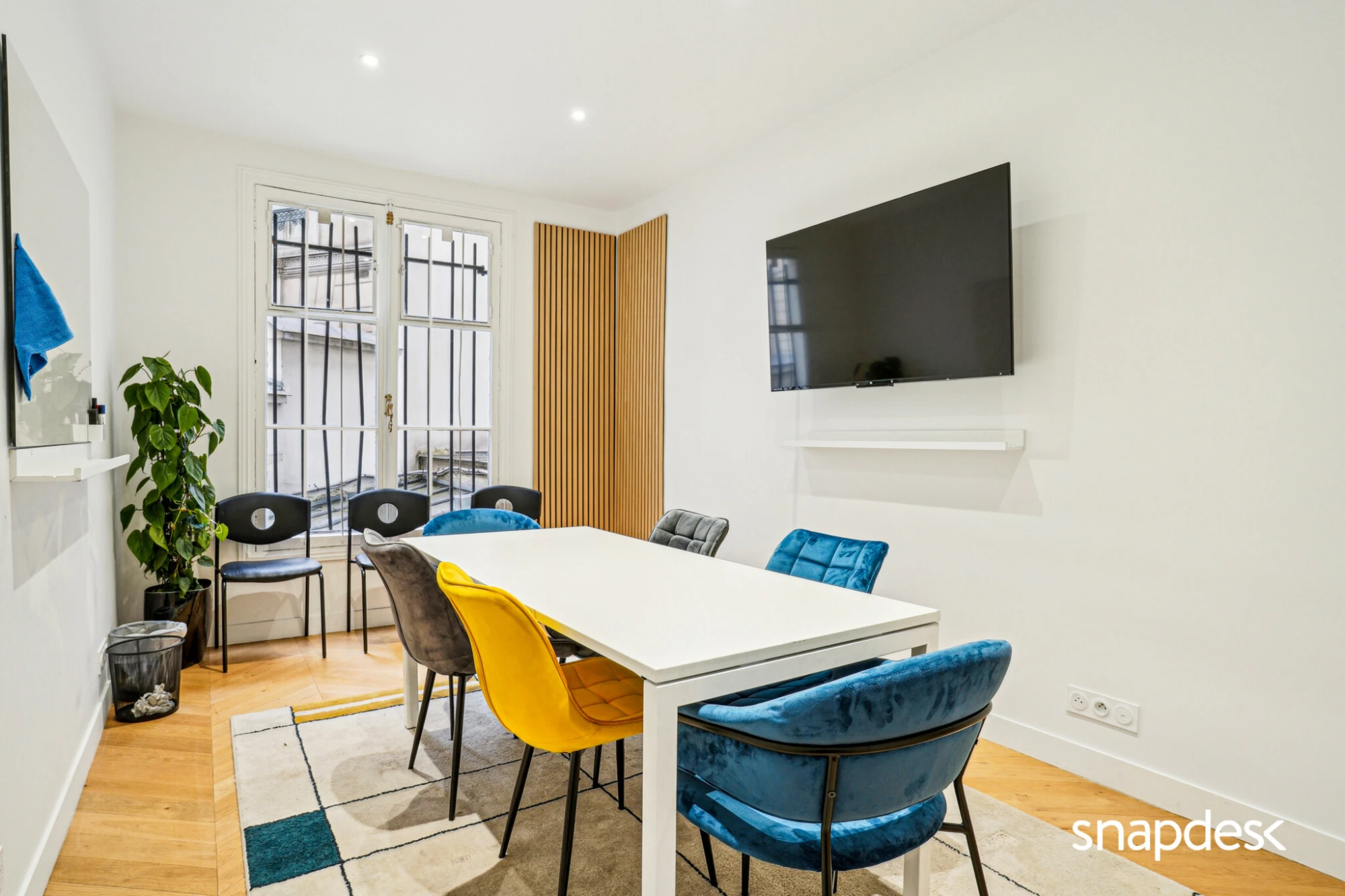Snapdesk Le Saint Ho , Meeting room for 6 people, Paris 8e