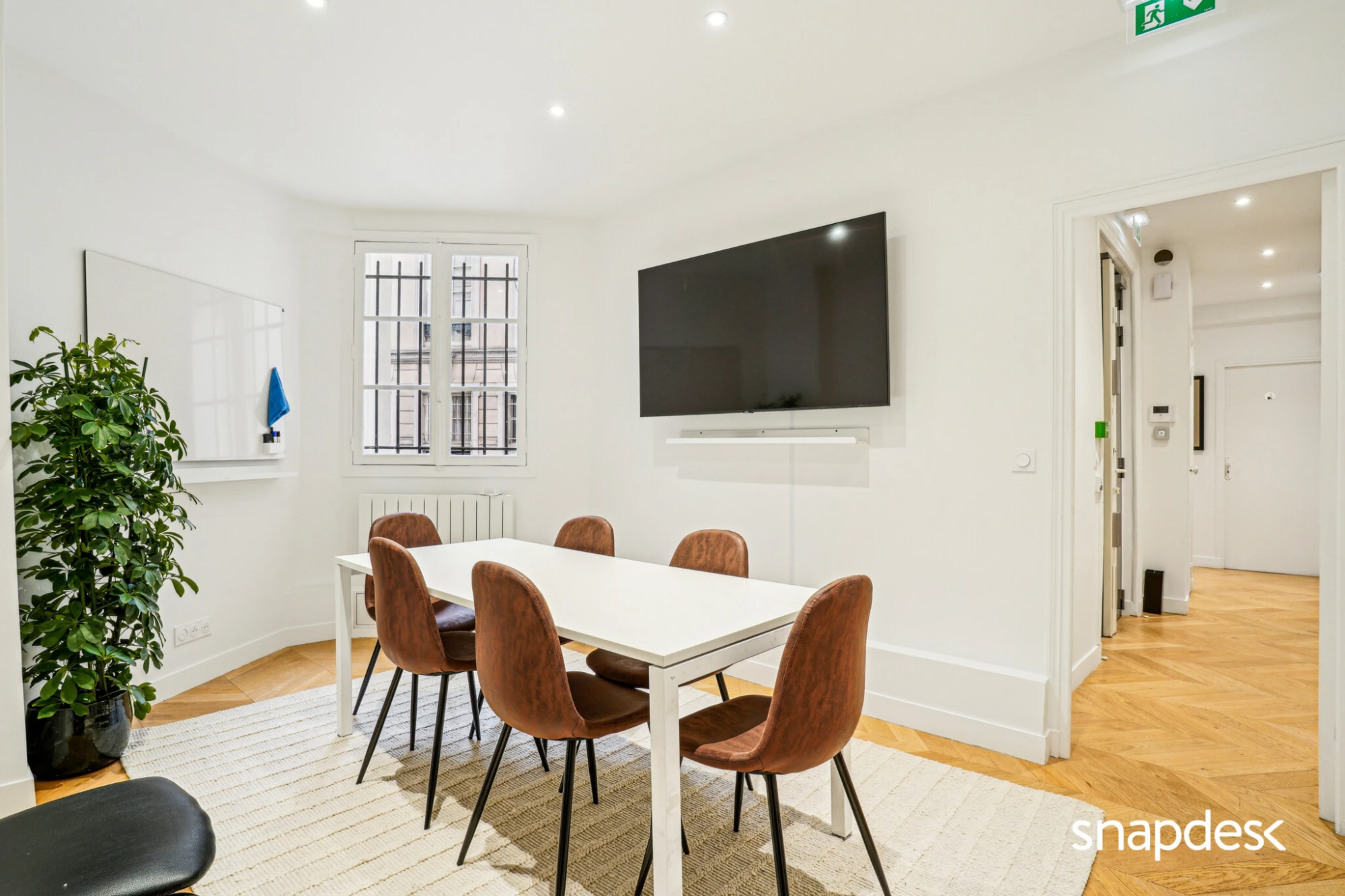 Snapdesk Le Saint Ho , Meeting room for 6 people, Paris 8e