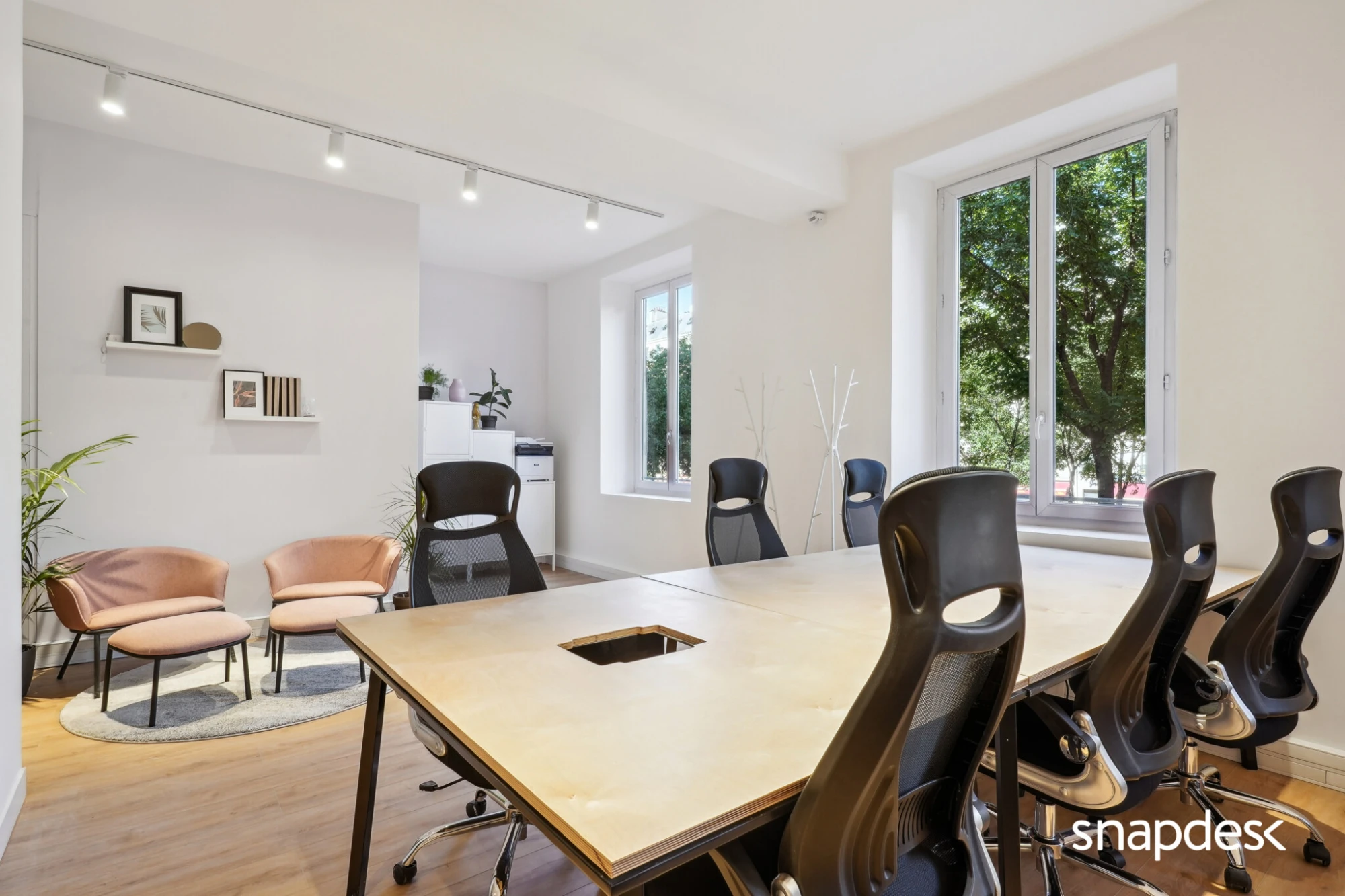 Snapdesk Le Saint Petersbourg, Salle de réunion 6 personnes, Paris 8e