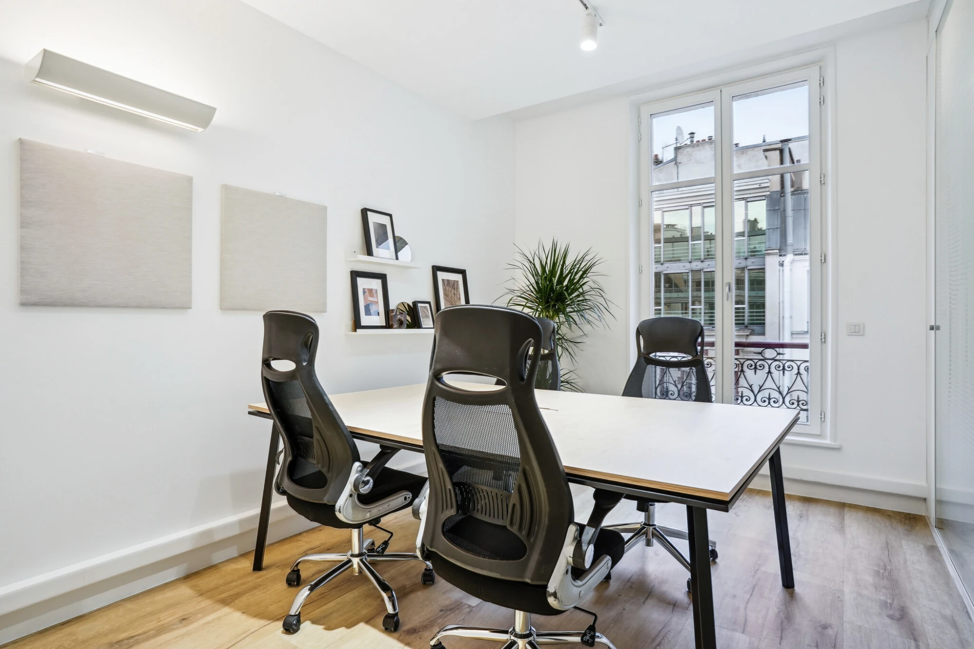 Snapdesk Le Téhéran , Meeting room for 4 people, Paris 8e