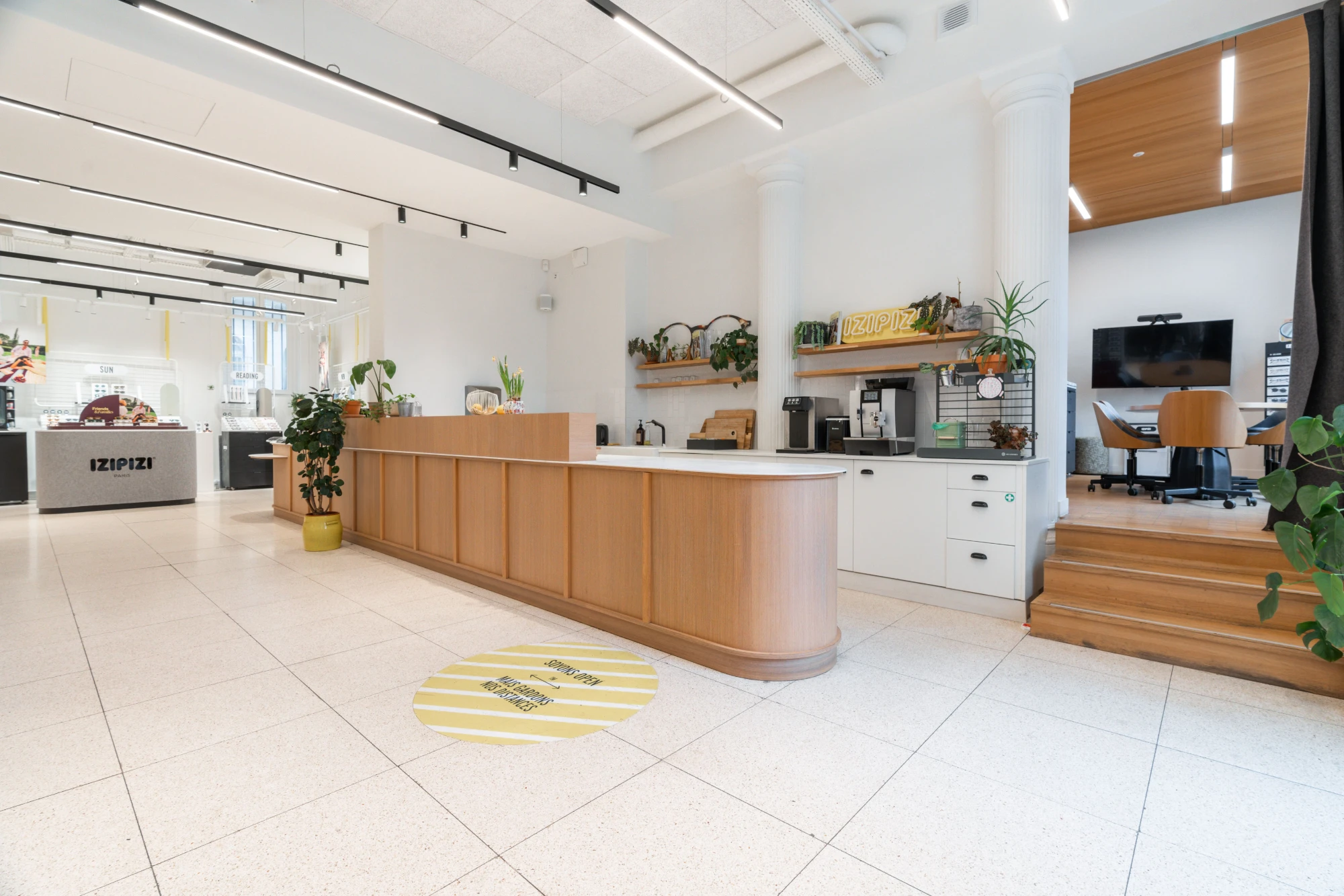 Sora Calais, Reception, Paris 9e