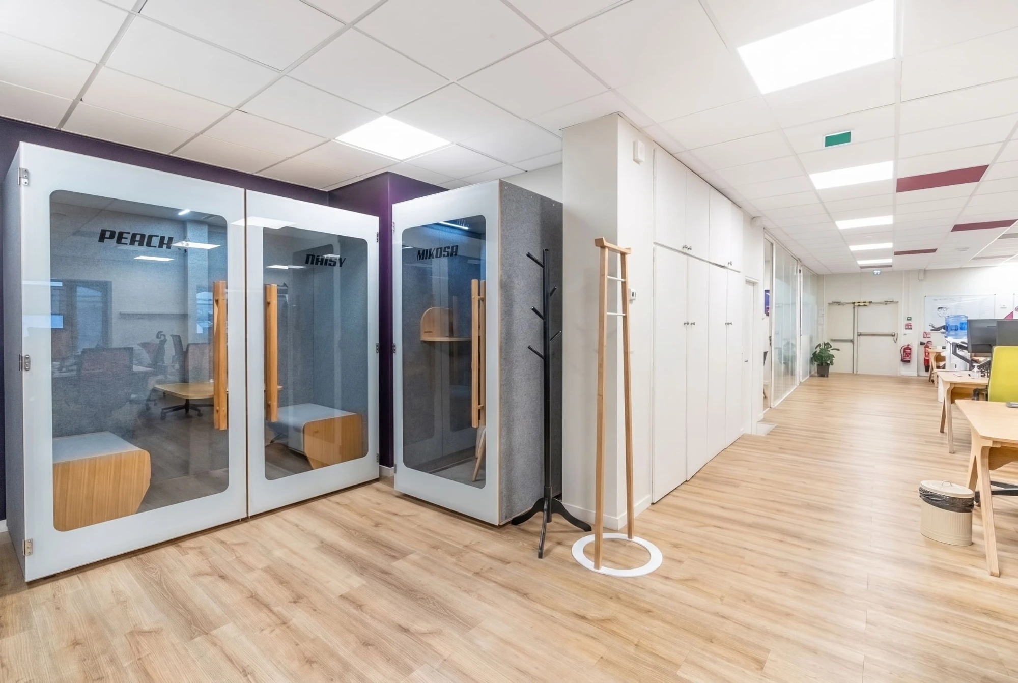 Sora Cléry, Cabine acoustique, Paris 2e