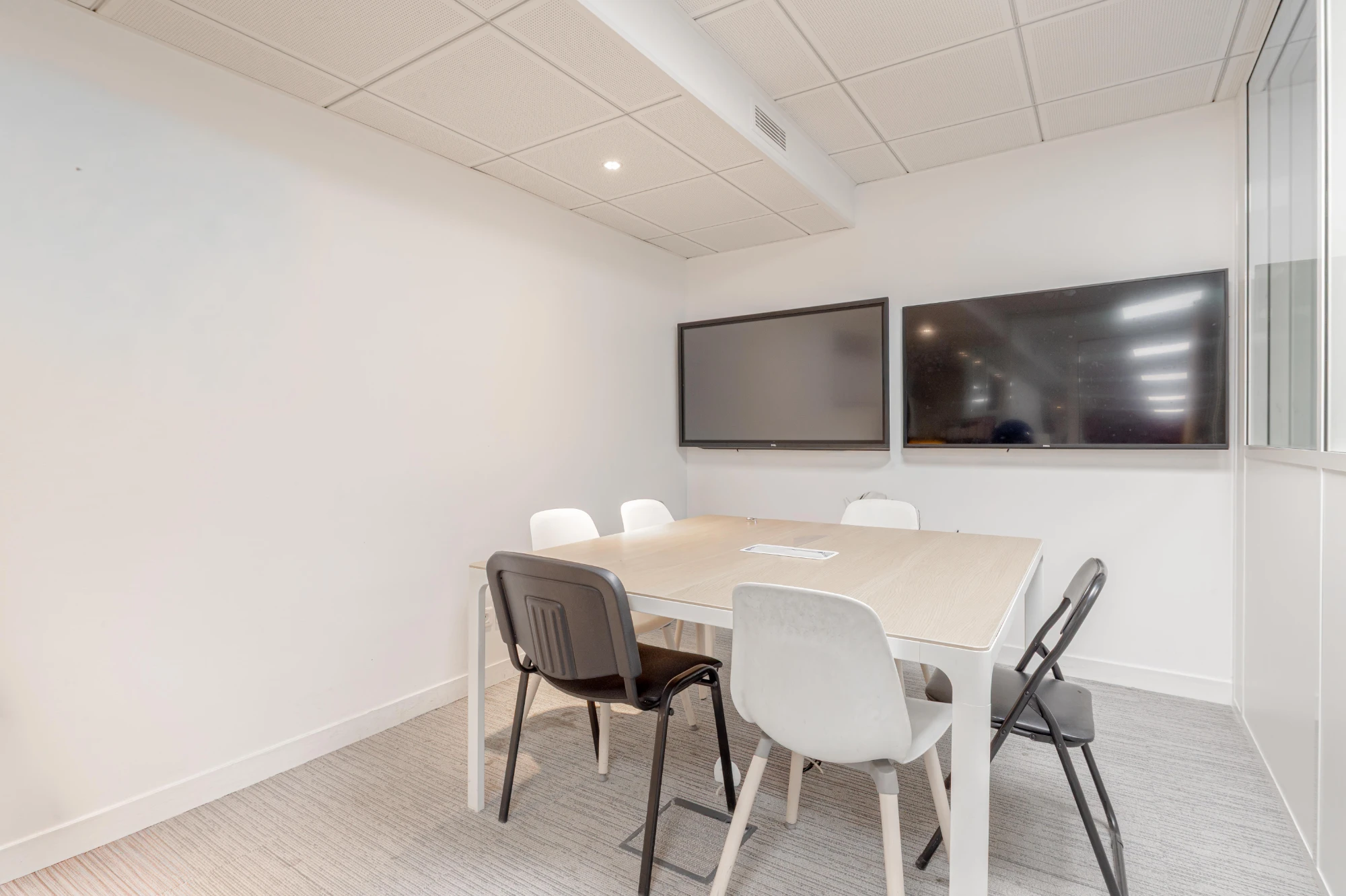 Sora Malar, Meeting room for 6 people, Paris 7e