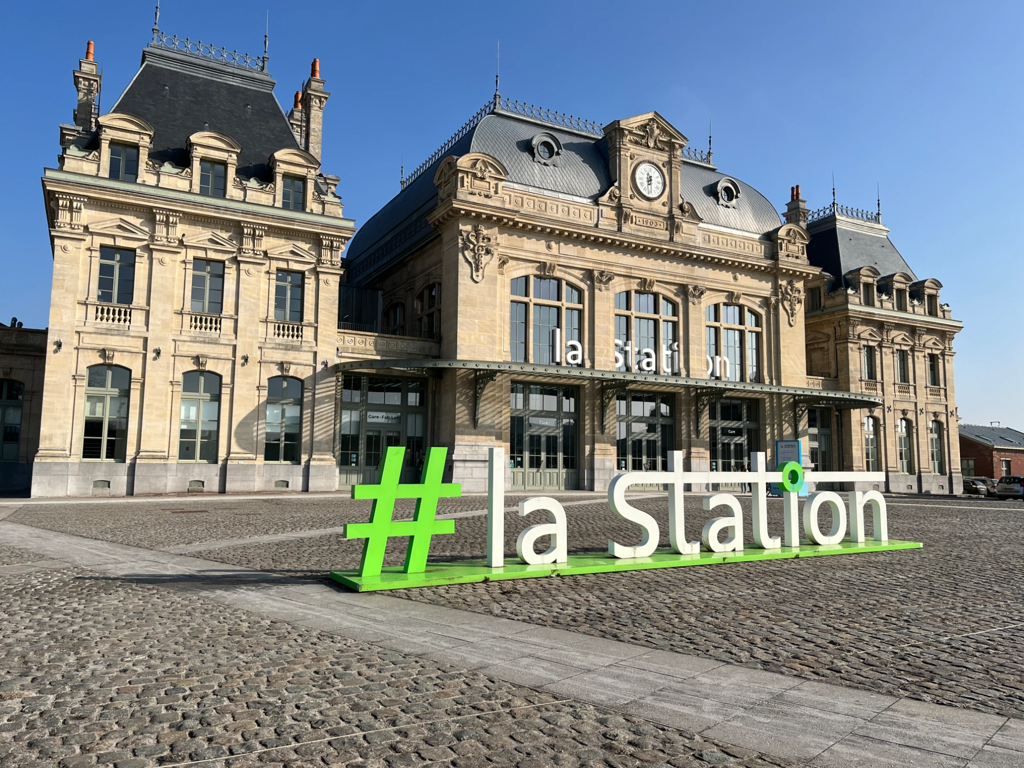 La Station Saint-Omer, Façade, Saint-Omer
