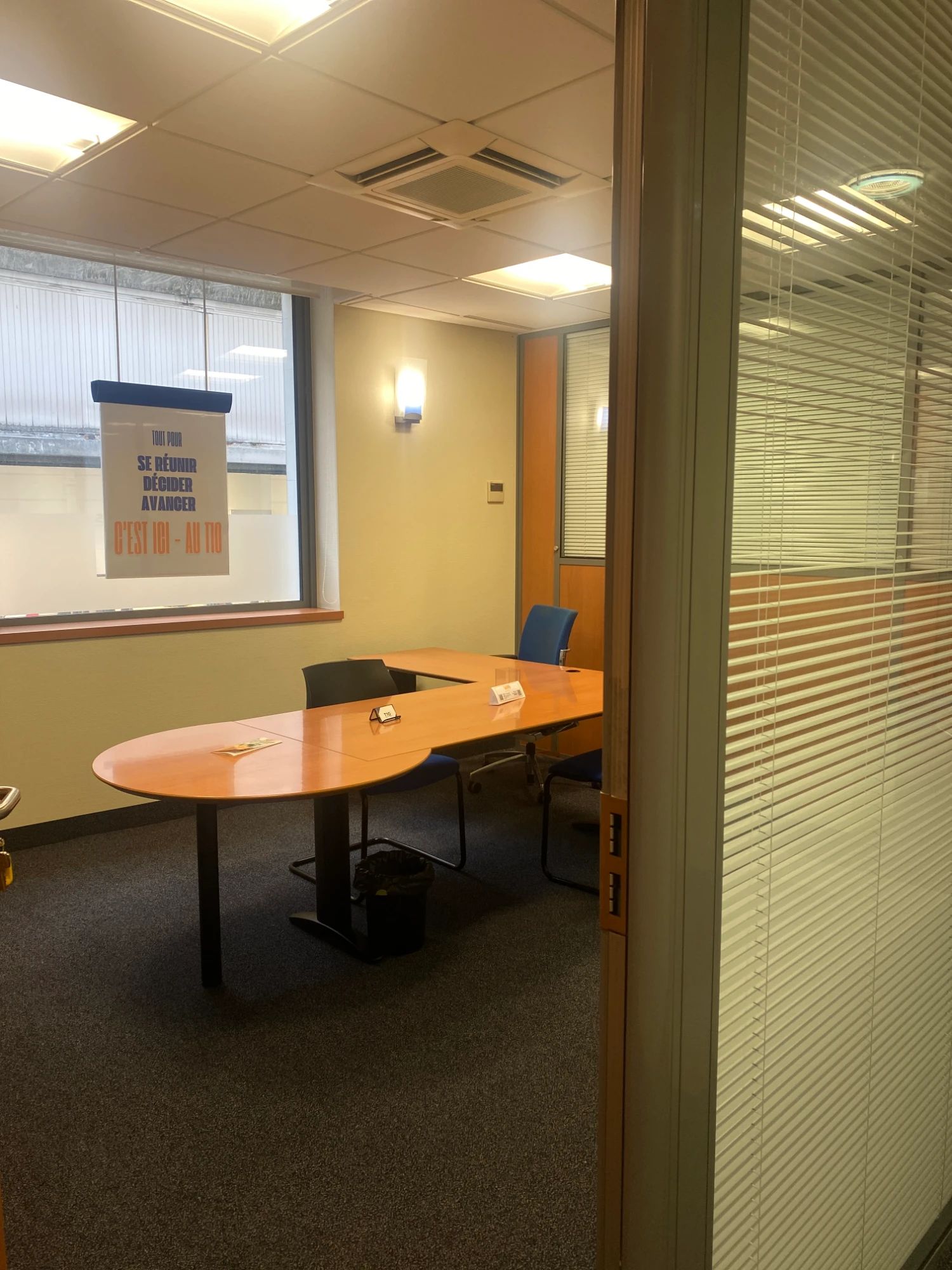 T 10 - Bureaux privés, Meeting room for 4 people, Auxerre