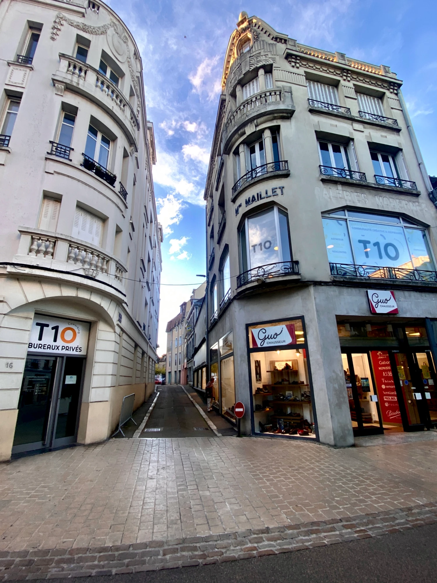 T 10 - Bureaux privés, Building facade, Auxerre