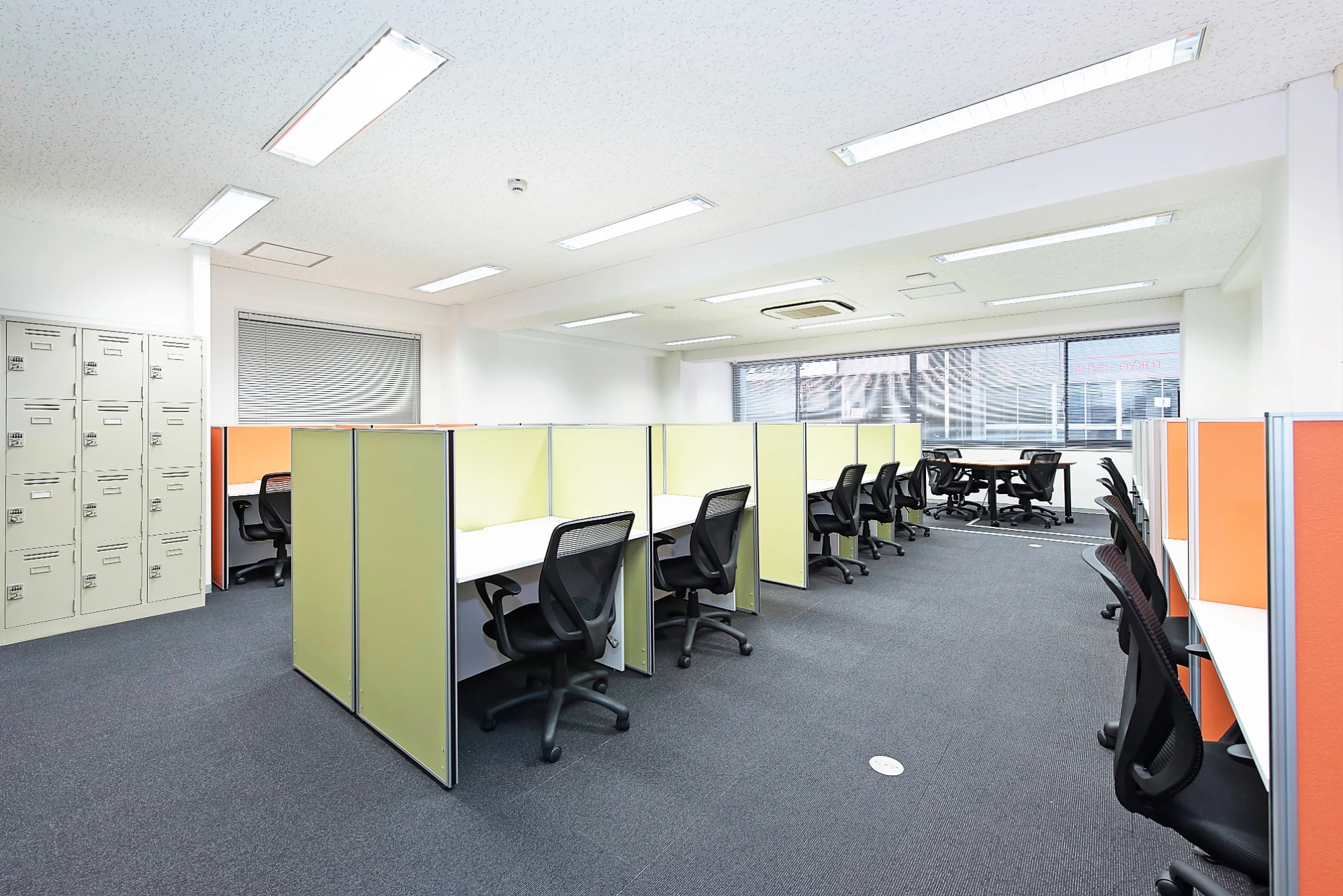 Tokyo entre salon, オープンスペースのフリーアドレス席, Tokyo
