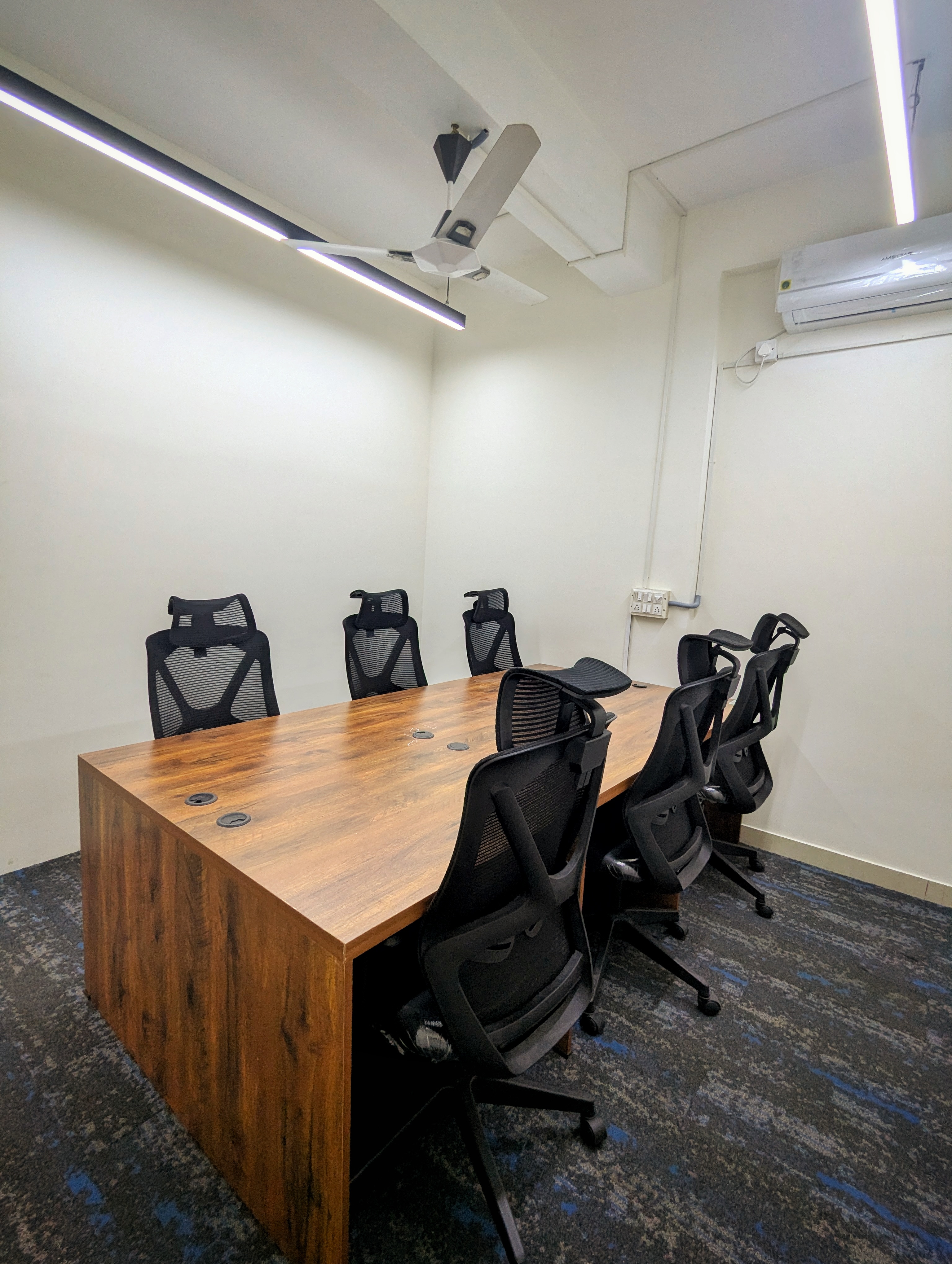 Work Nest Co-Working Space, 6 लोगों के लिए बैठक कक्ष, बेंगलुरु