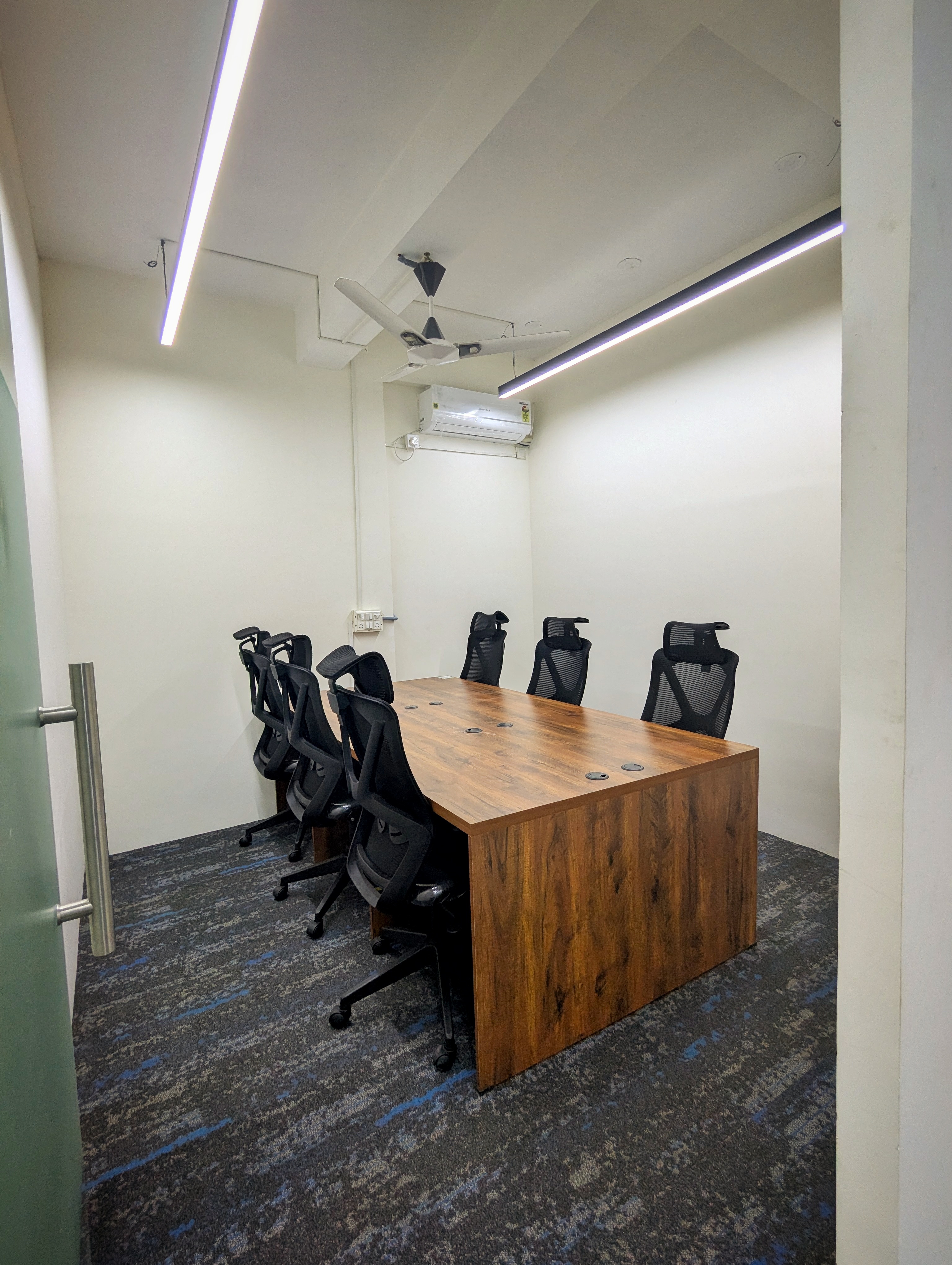 Work Nest Co-Working Space, 6 लोगों के लिए बैठक कक्ष, बेंगलुरु