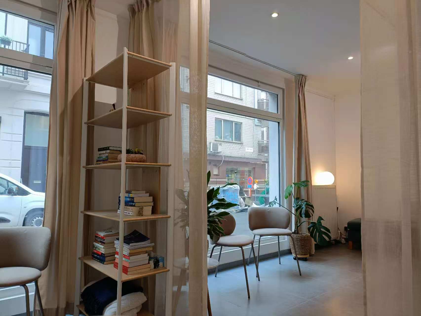 Zhi Hypnosis – Antwerp Central, Lounge, Antwerp
