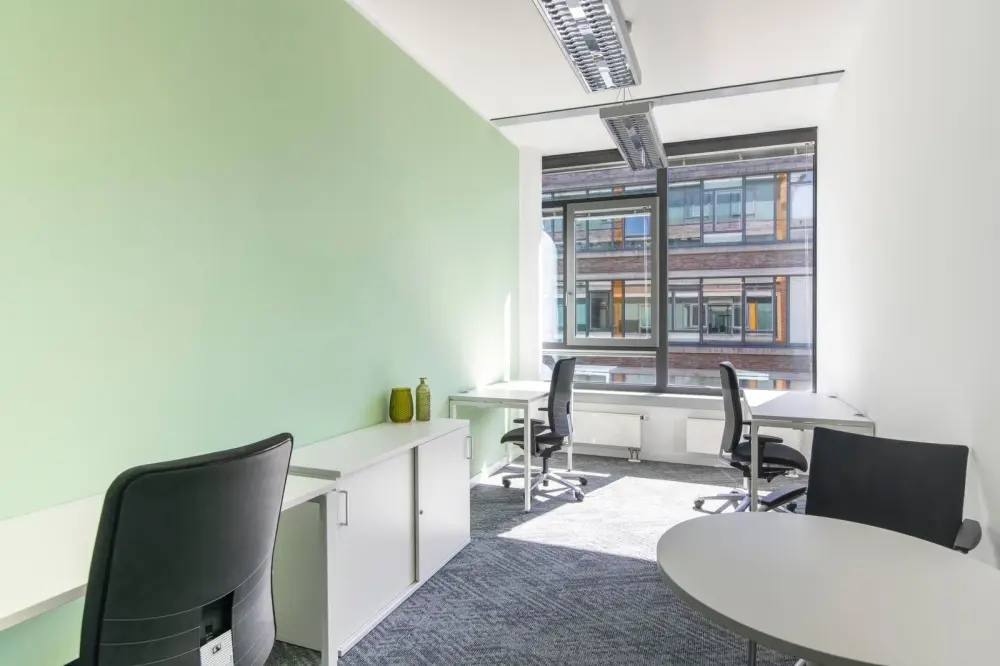 Regus HIROSHIMA, Hiroshima High、個室オフィス 4 名、広島