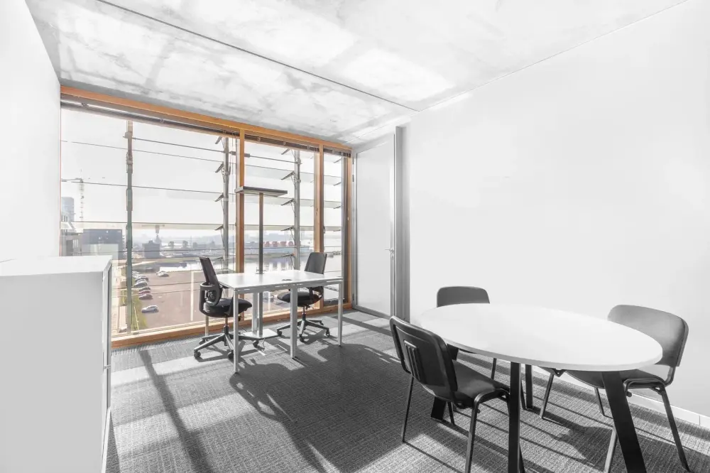 Regus KAGOSHIMA, Kagoshima Tenmonkan、個室オフィス 4 名、Kagoshima