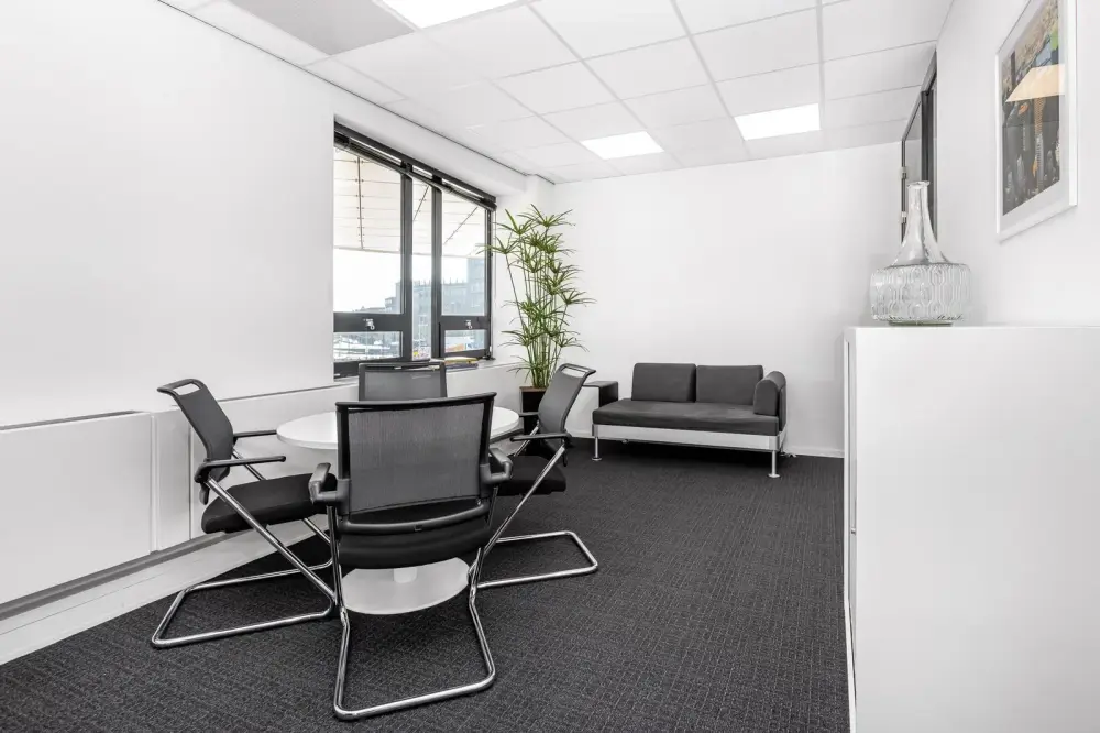 Regus NAGOYA, Sakae Gas Building、個室オフィス 4 名、名古屋