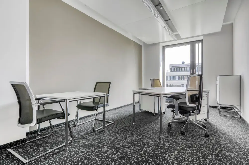Regus OSAKA, Hankyu Terminal Building、個室オフィス 4 名、大阪