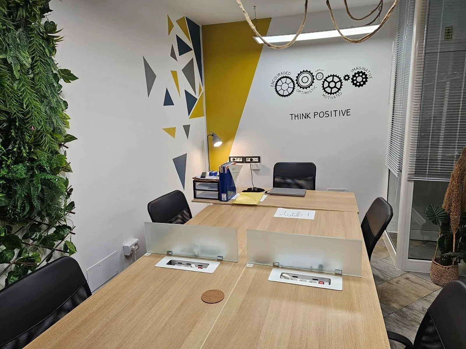 5B Coworking 1.0، مكتب خاص بـ 5 محطات عمل، أريانة