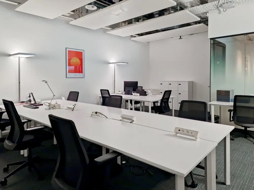 Regus TOKYO, Shinjuku Eastside Square、個室オフィス 9 名、東京