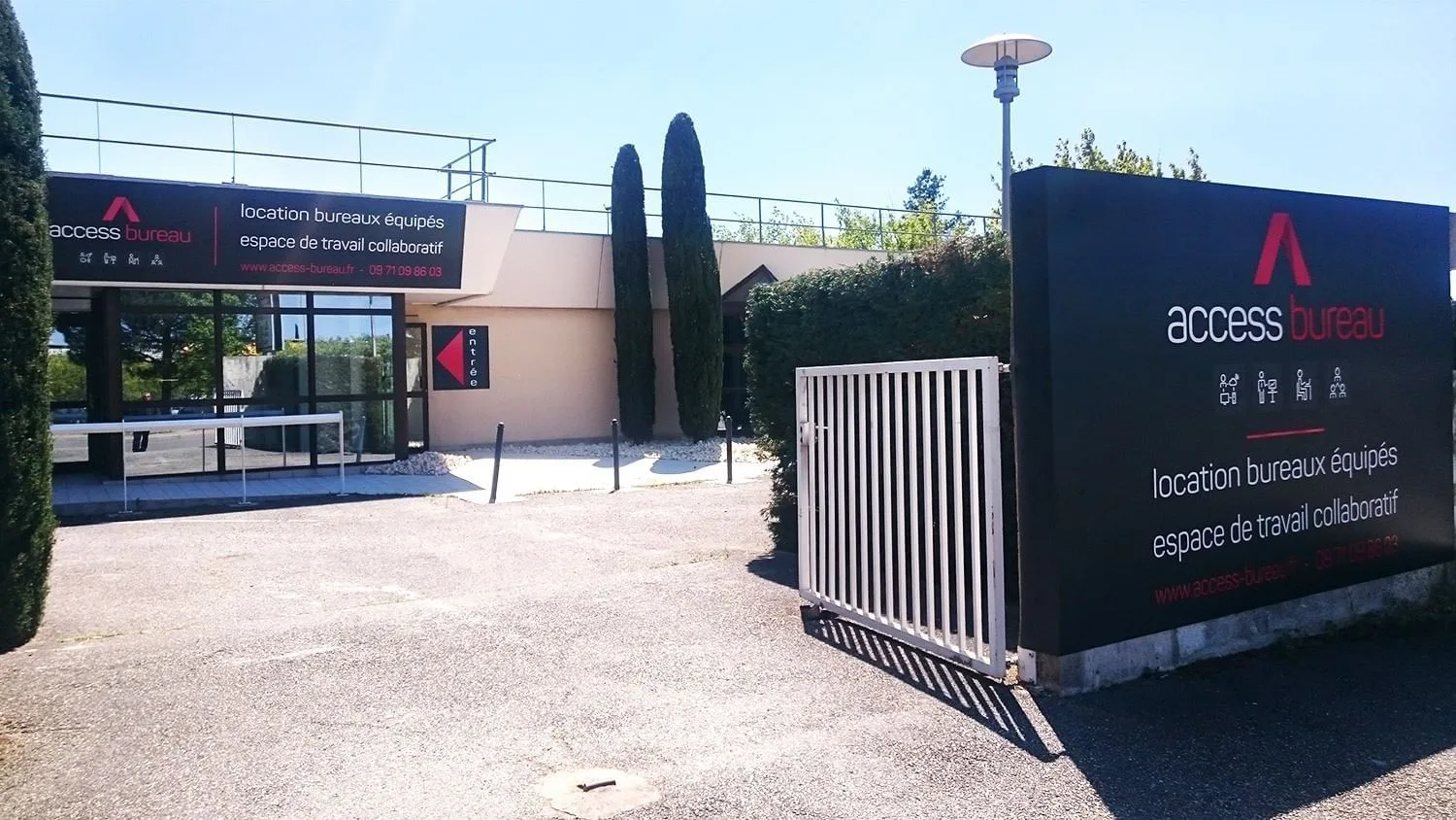 Access Bureau, Building facade, Valence