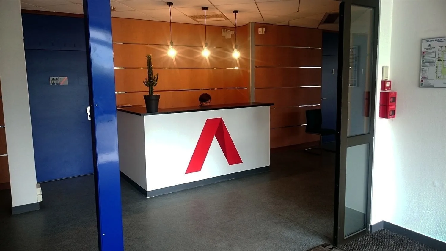 Access Bureau, Reception, Valence